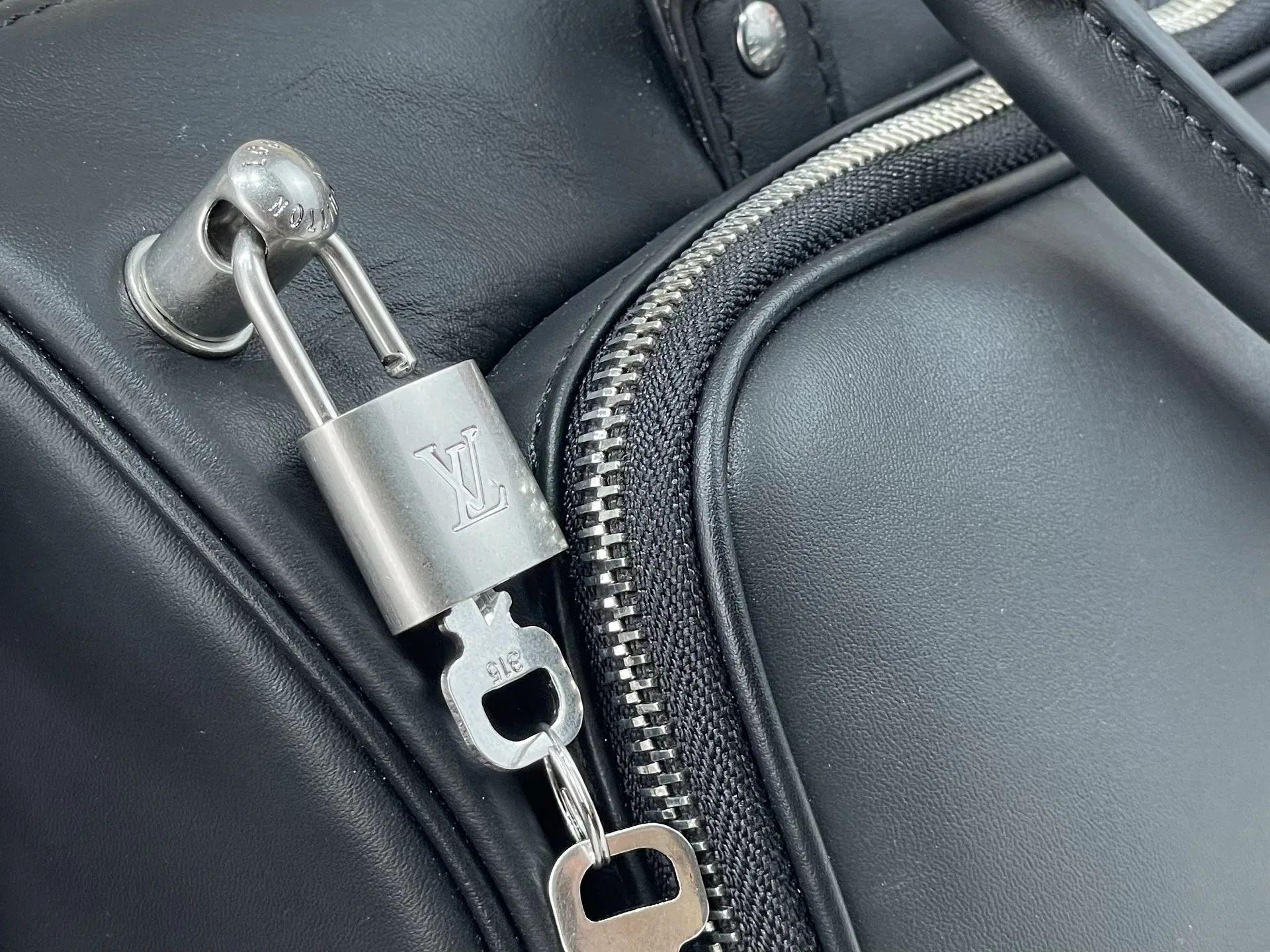 LV 27FW VCICDVH 030 토트백 8