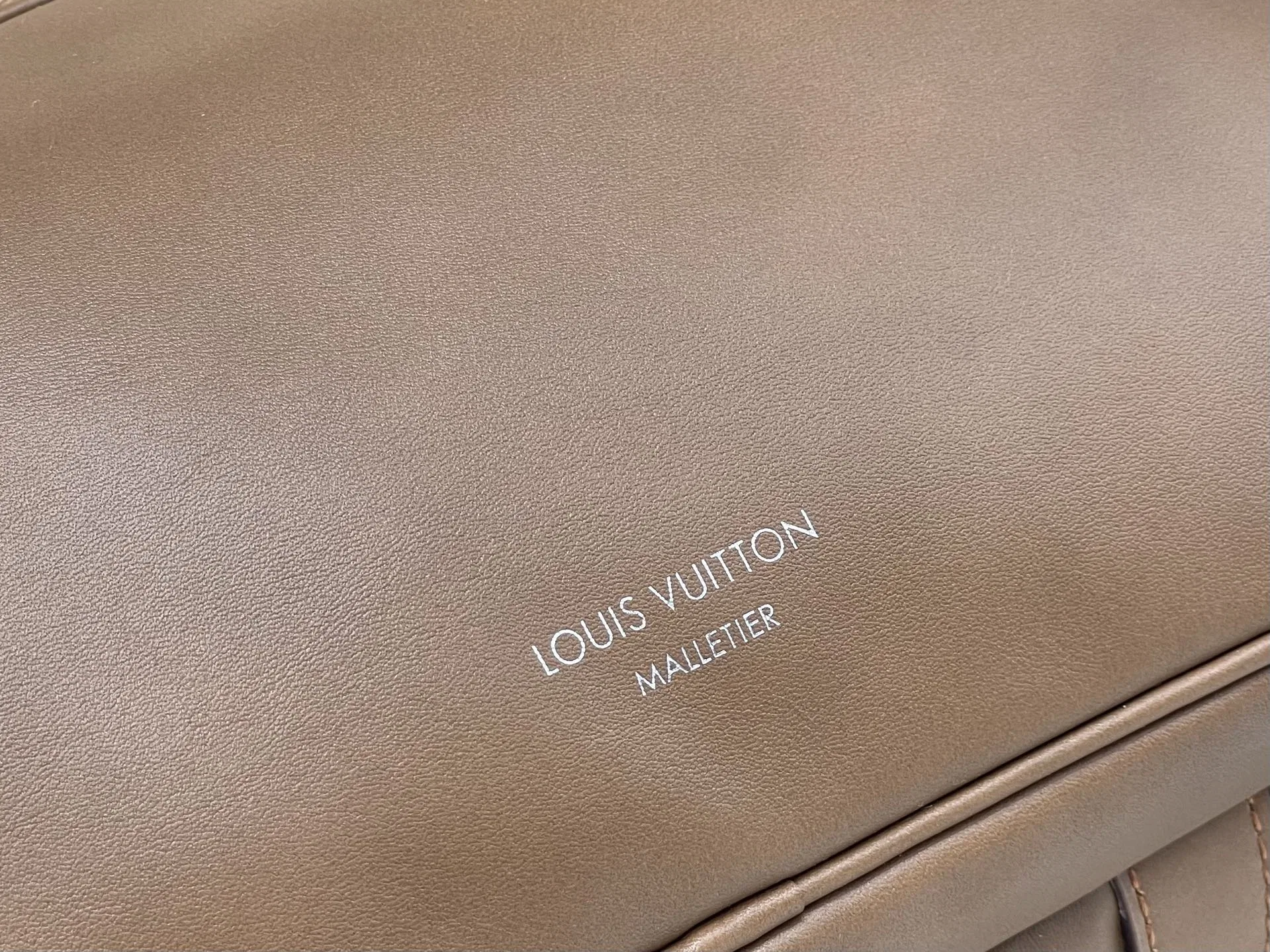 LV 27FW VCICDVH 030 토트백 18