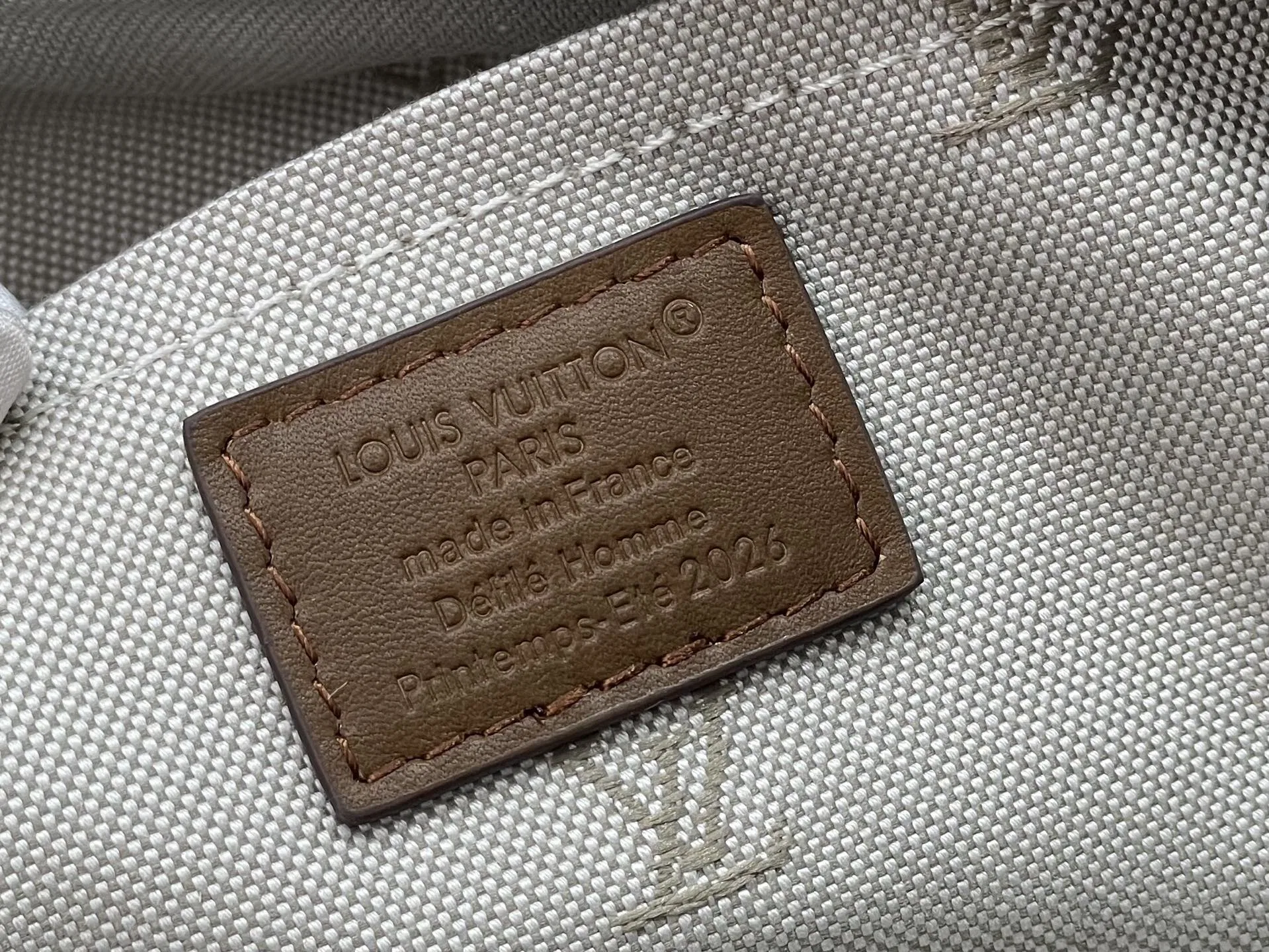 LV 27FW VCICDVH 030 토트백 24
