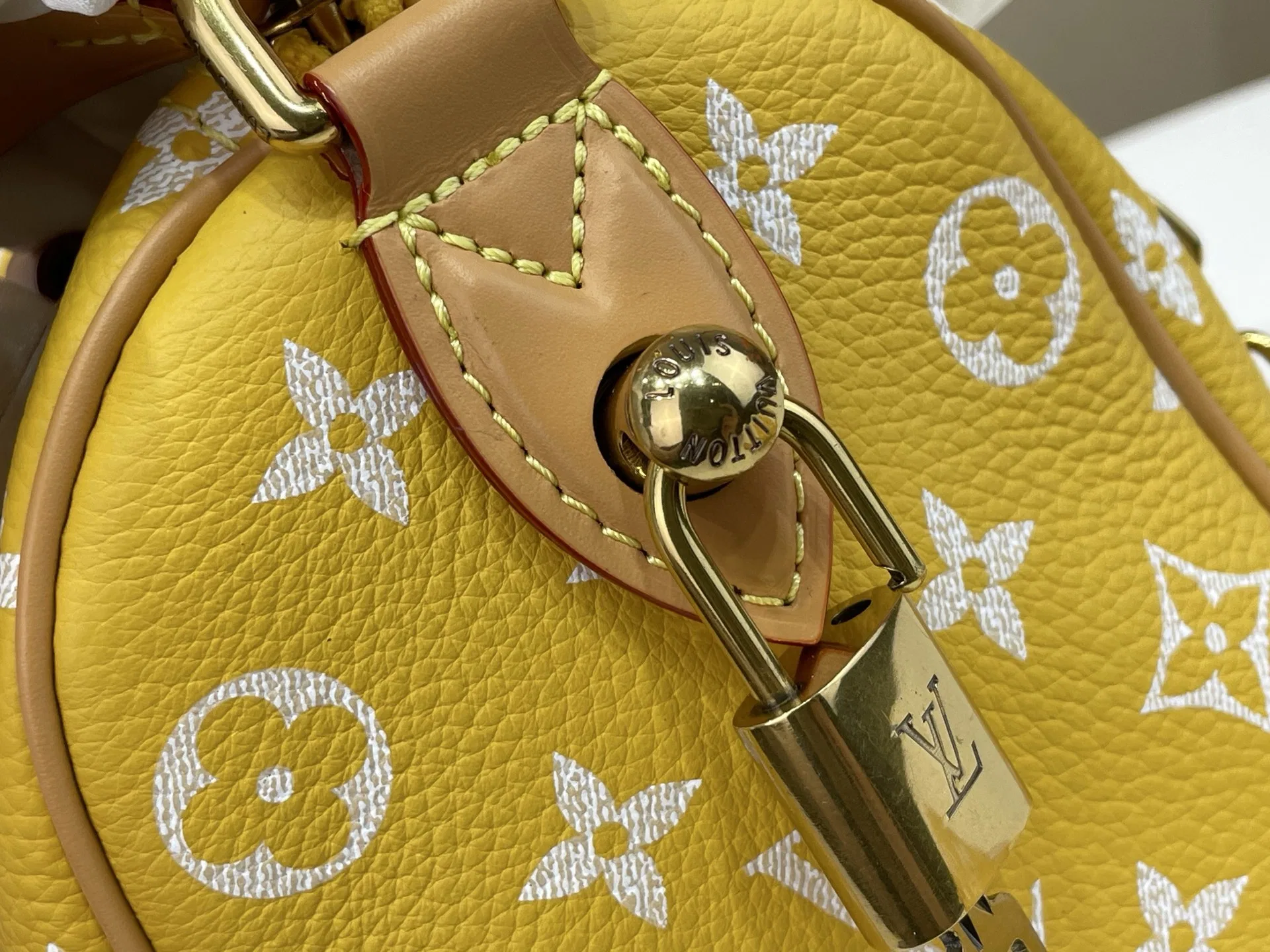 LV 27FW VCICDVH 032 토트백 9