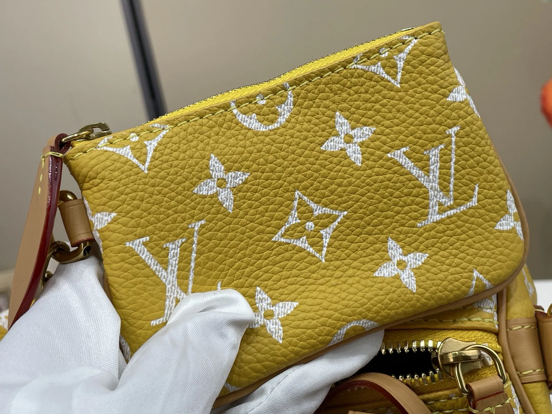 LV 27FW VCICDVH 032 토트백 16