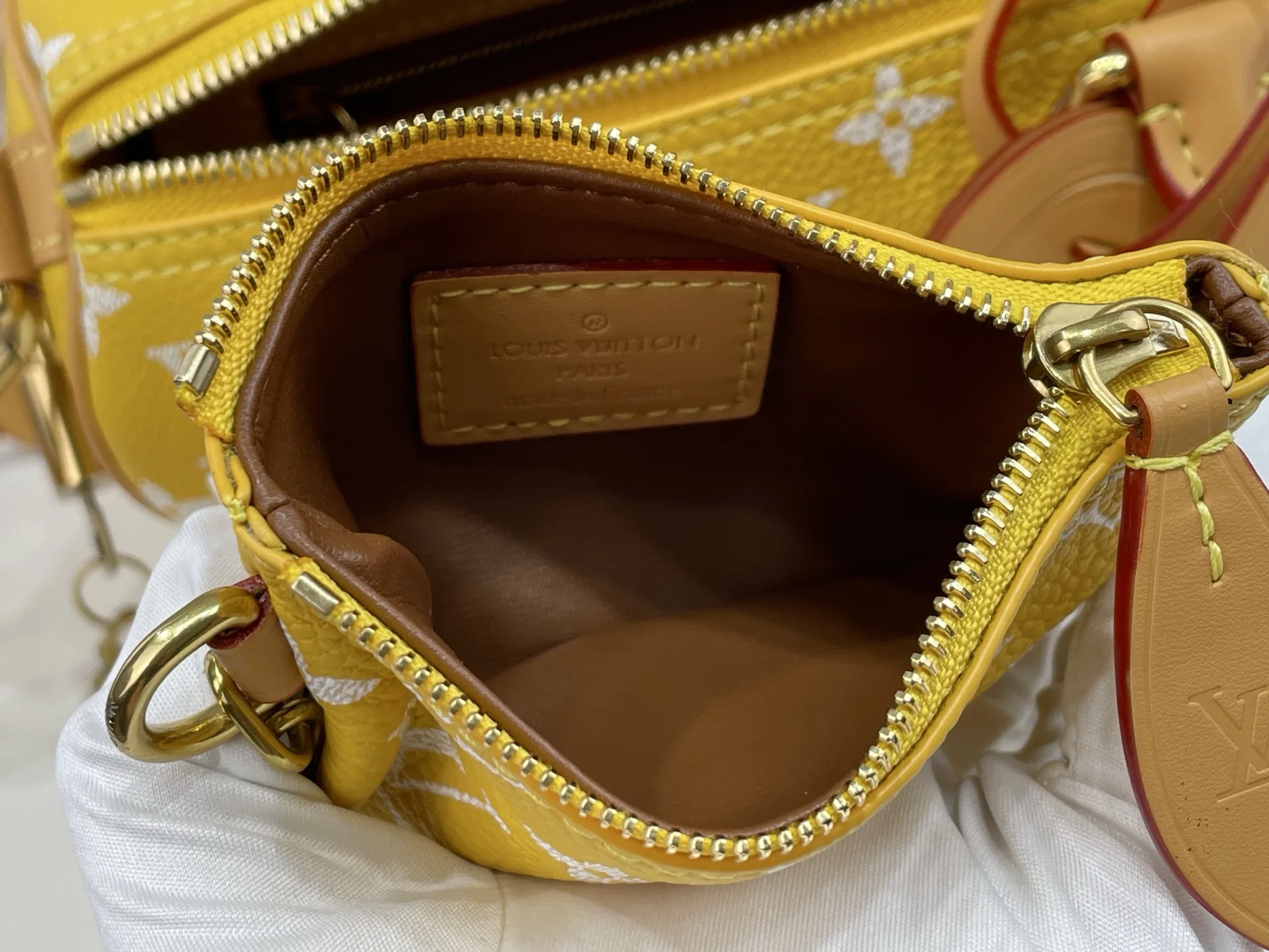 LV 27FW VCICDVH 032 토트백 17
