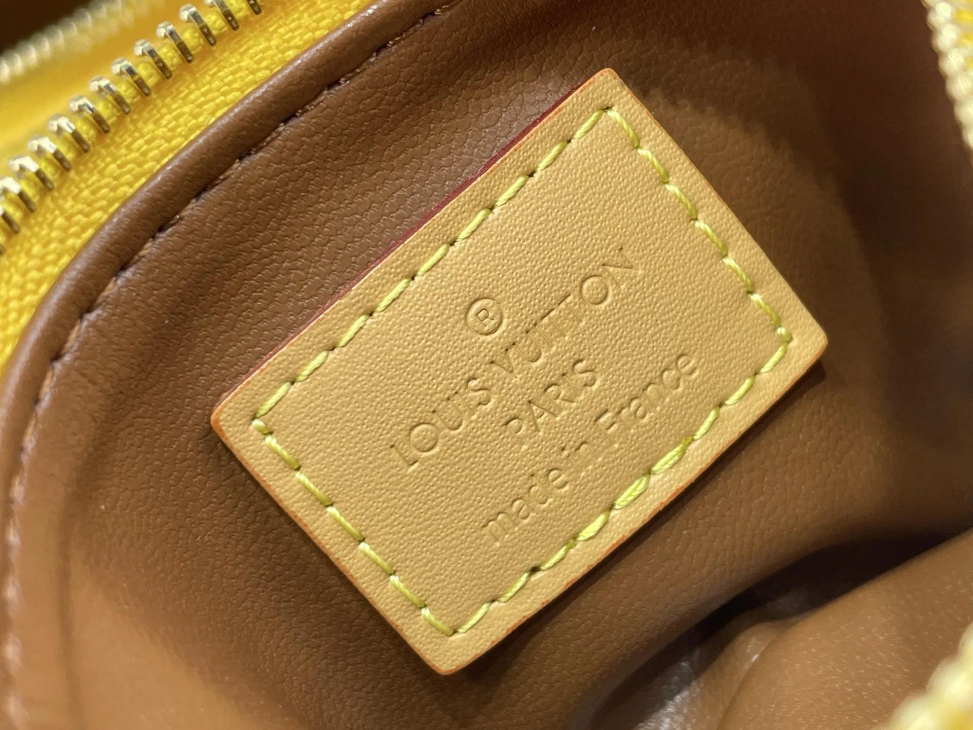 LV 27FW VCICDVH 032 토트백 18