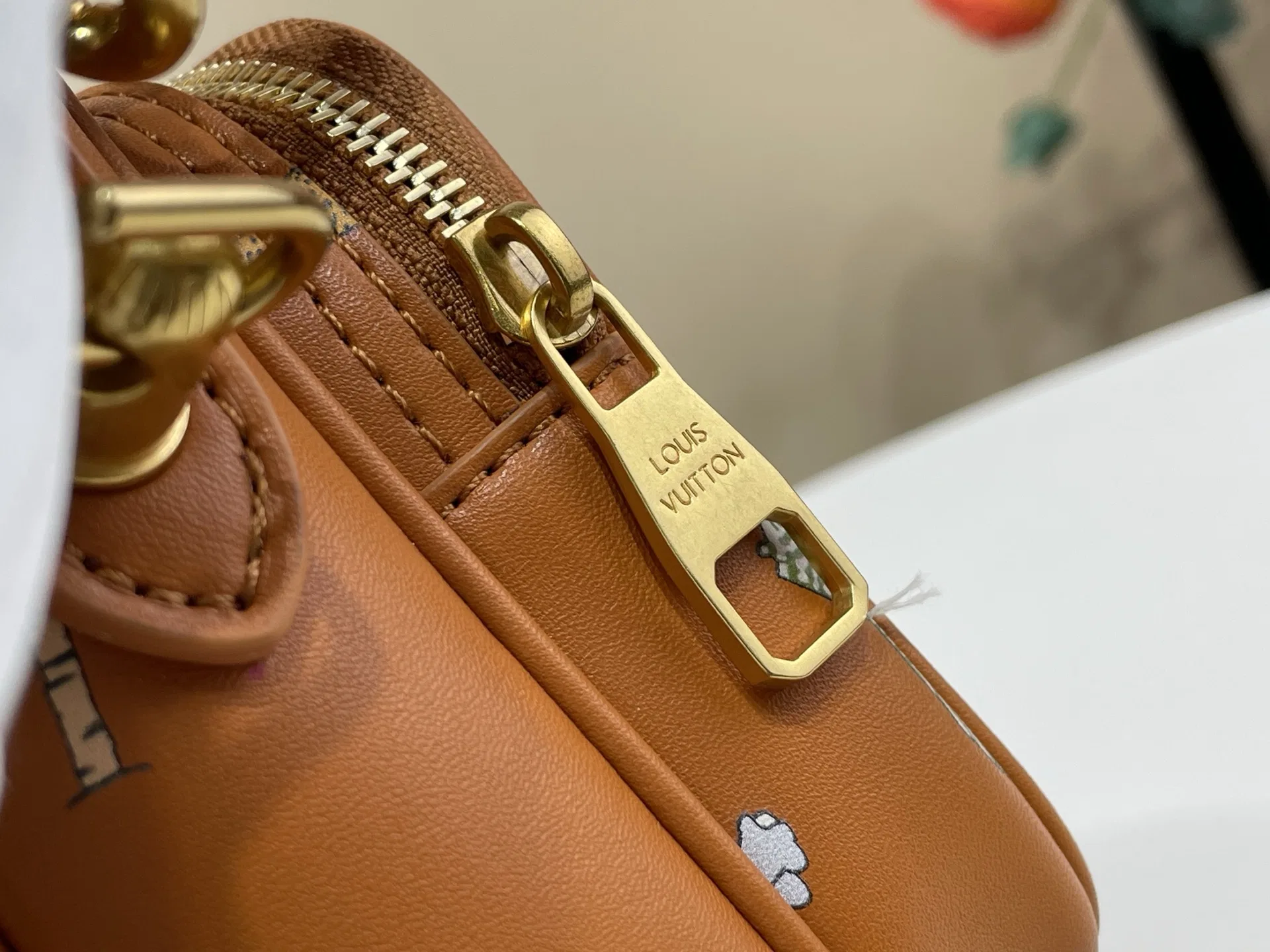 LV 27FW VCICDVH 039 크로스백 8