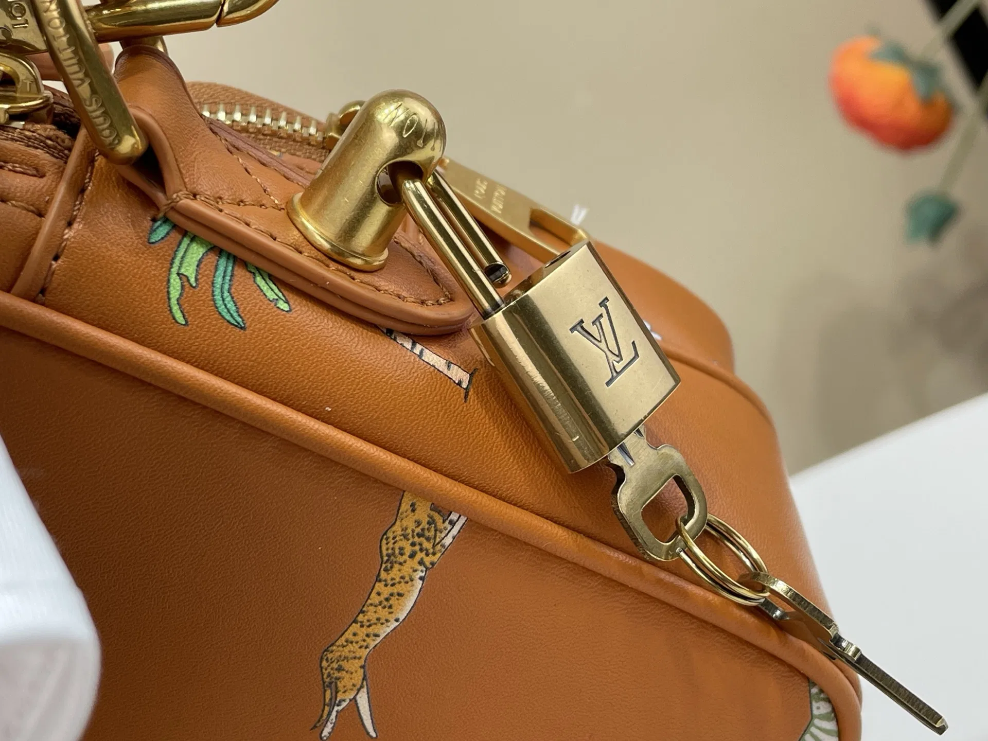 LV 27FW VCICDVH 039 크로스백 7