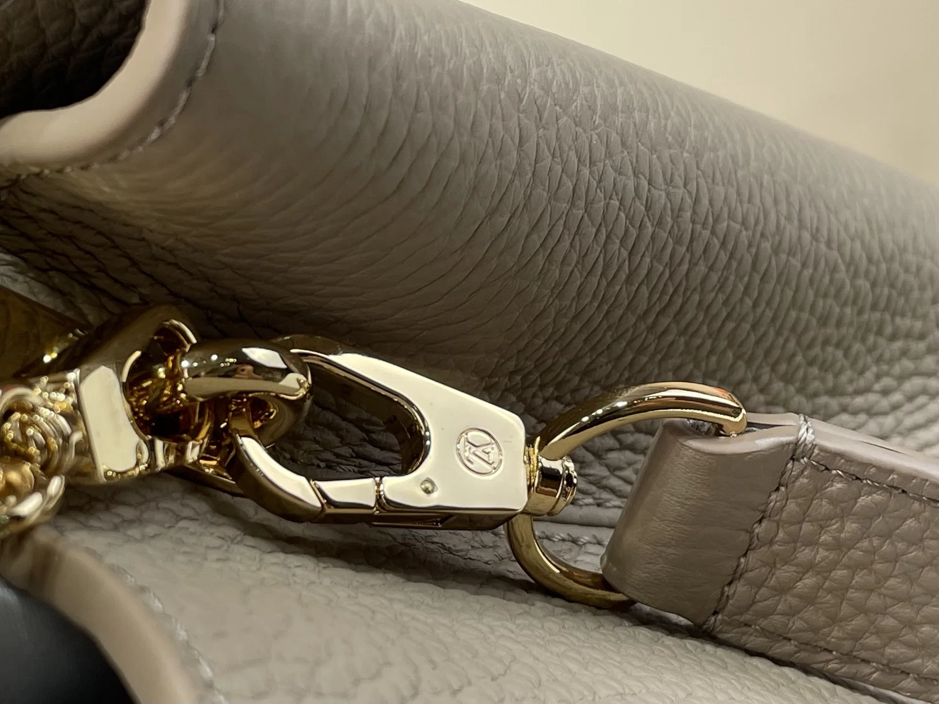 LV 27FW VCICDVH 040 토트백 8