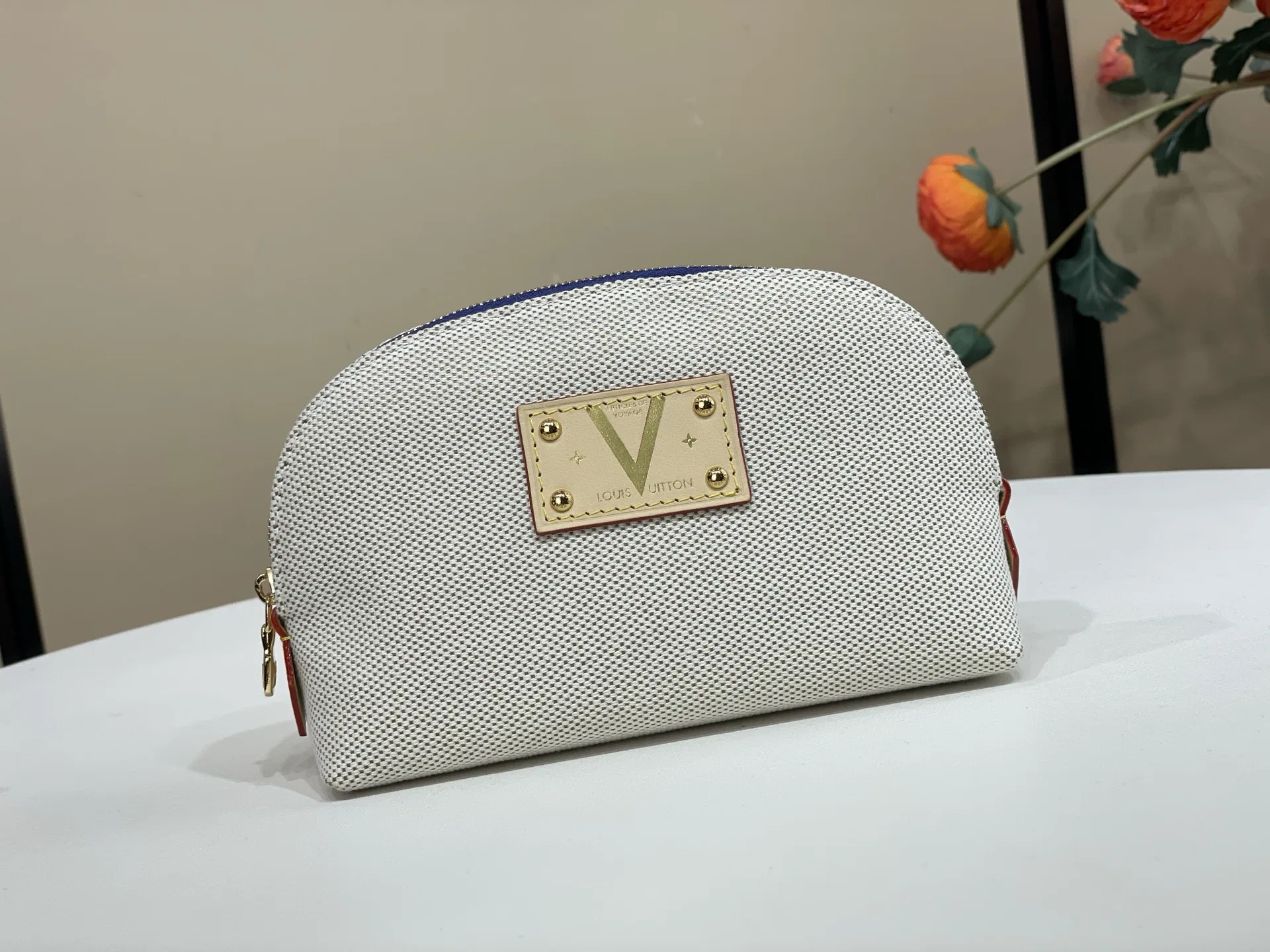 LV 27FW VCICDVH 042 미니파우치 15