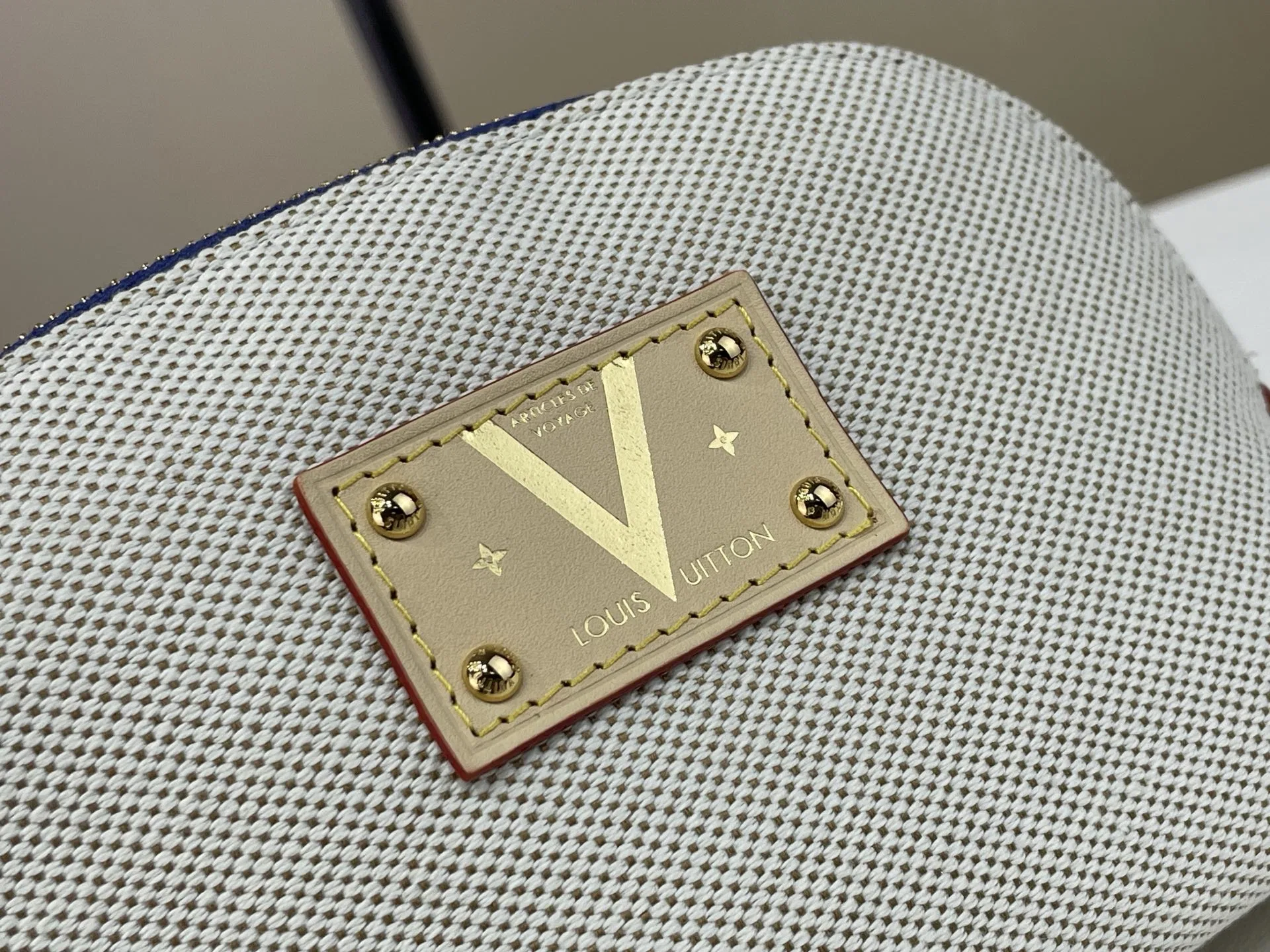 LV 27FW VCICDVH 042 미니파우치 19