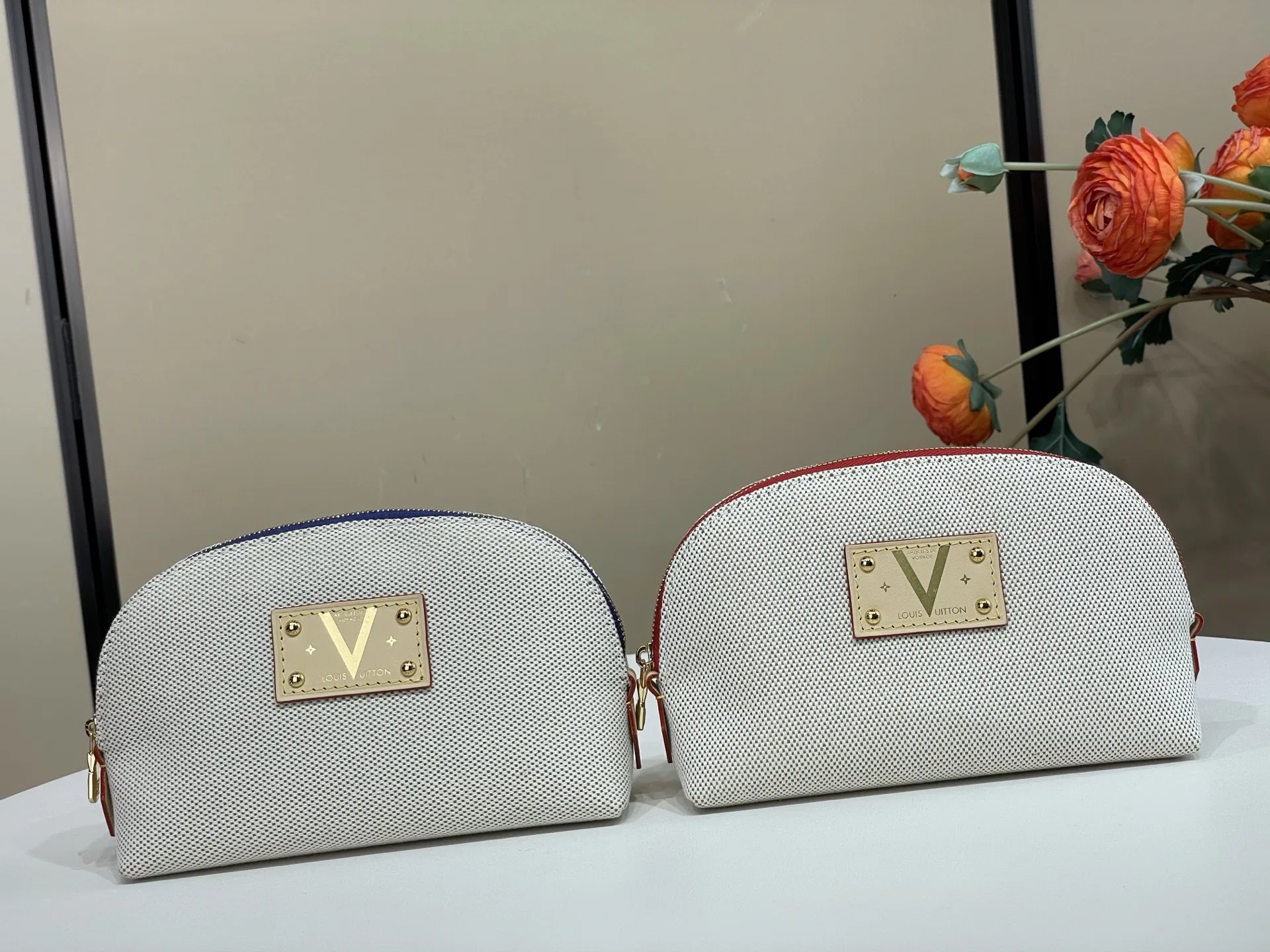 LV 27FW VCICDVH 042 미니파우치 29