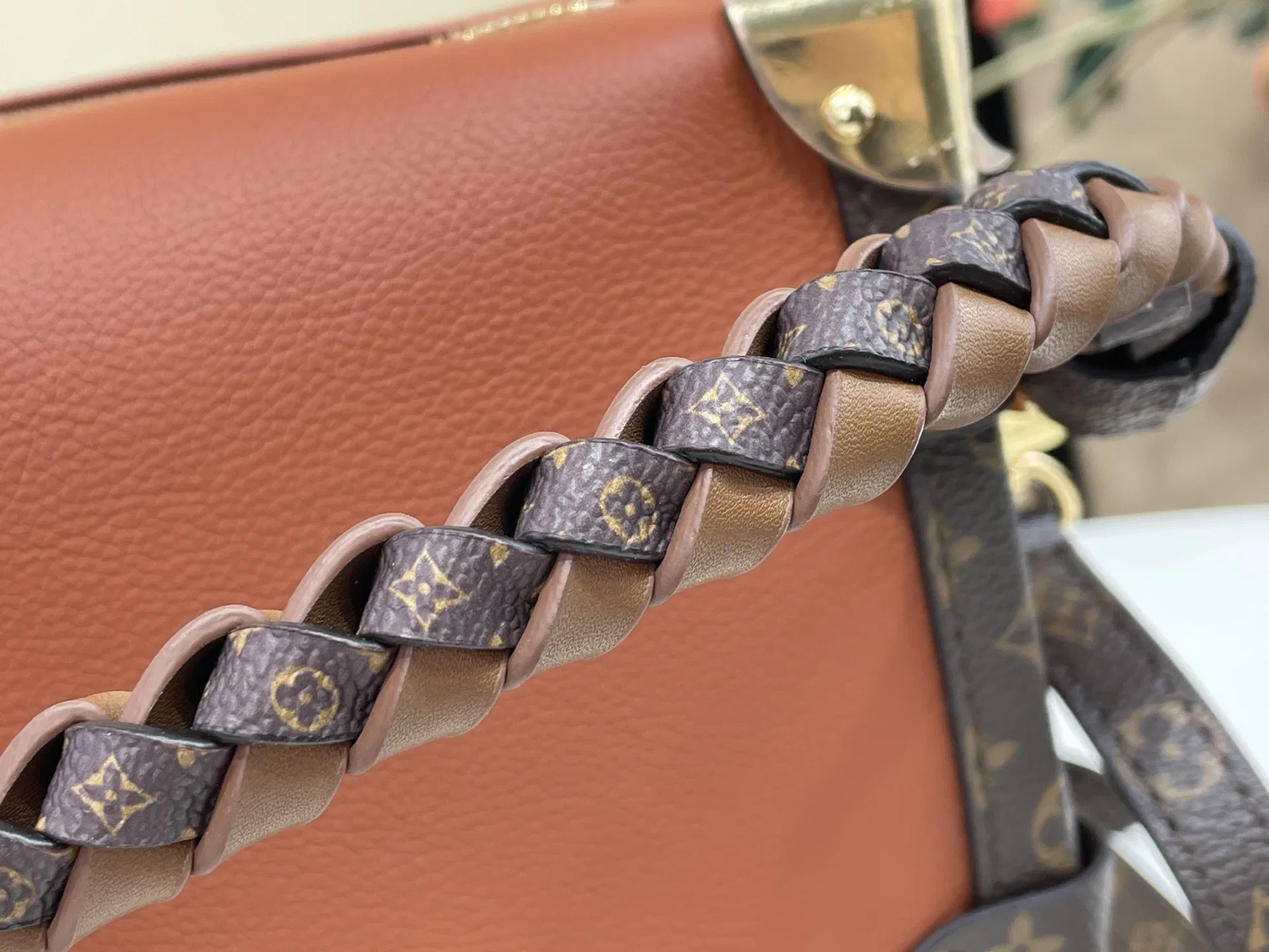 LV 27FW VCICDVH 043 숄더백 7