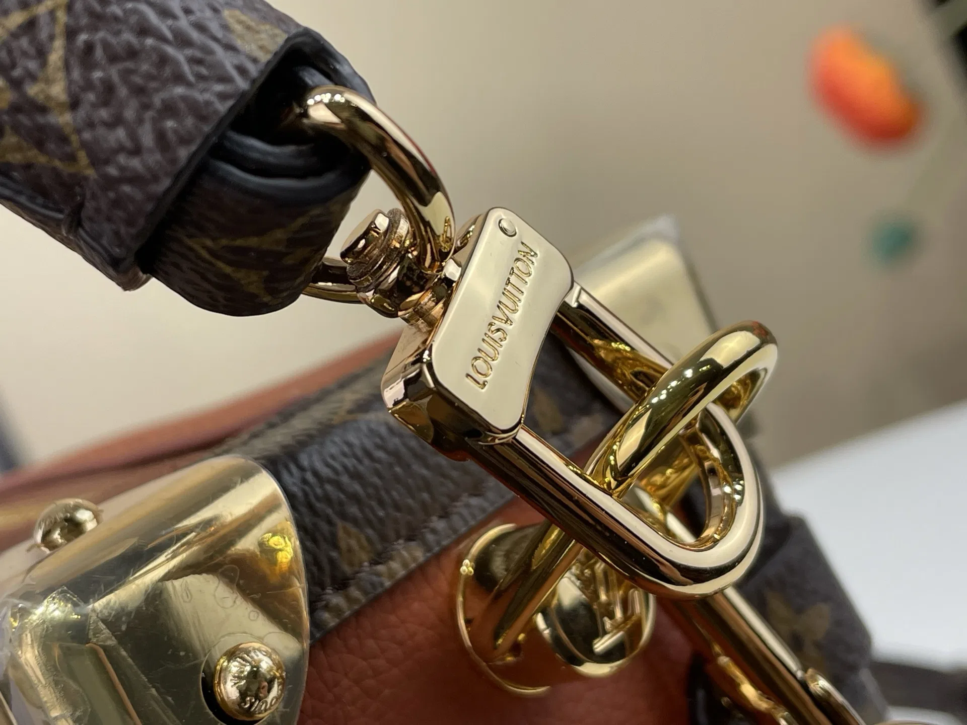 LV 27FW VCICDVH 043 숄더백 11