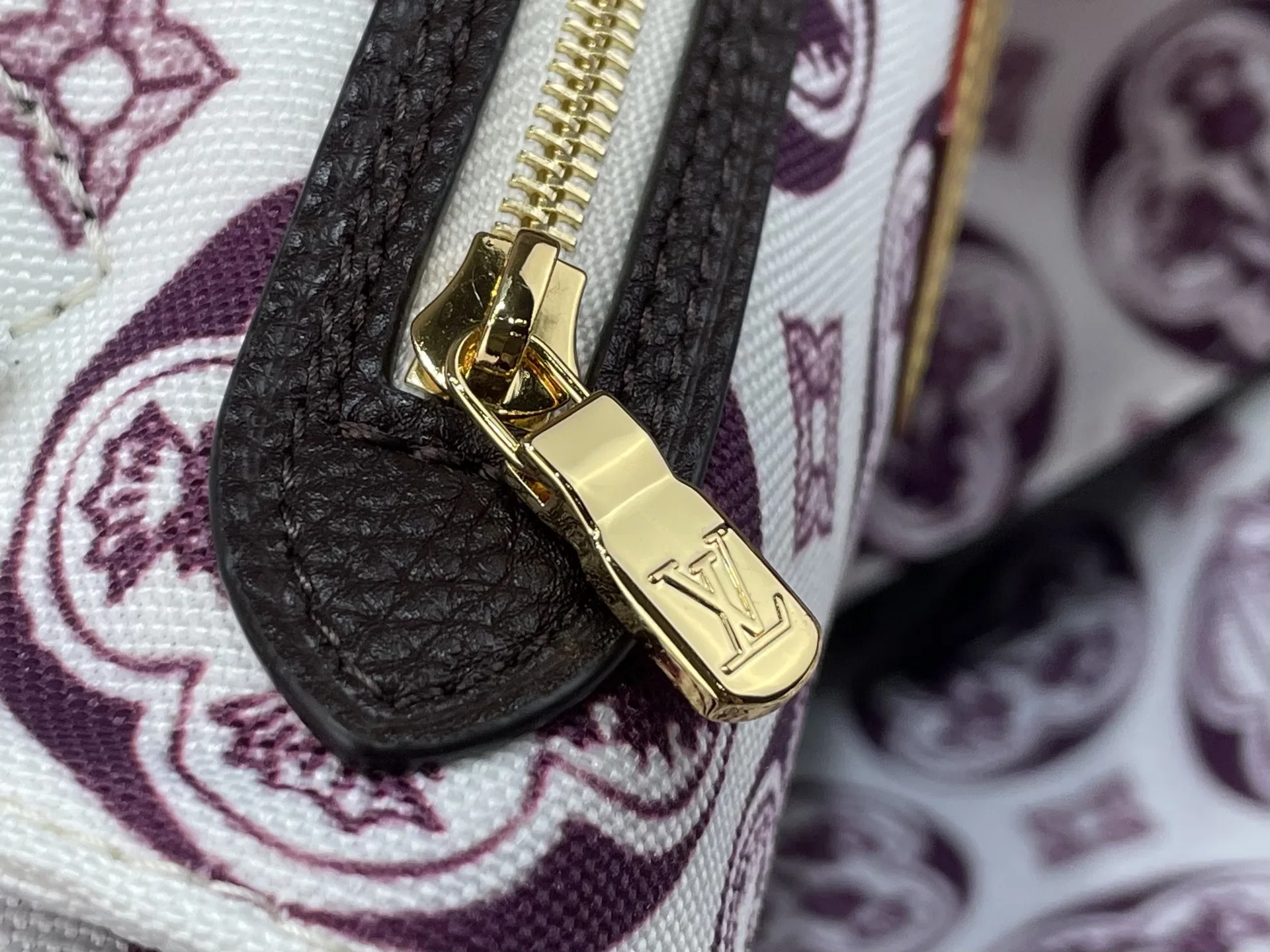 LV 27FW VCICDVH 047 숄더백 7