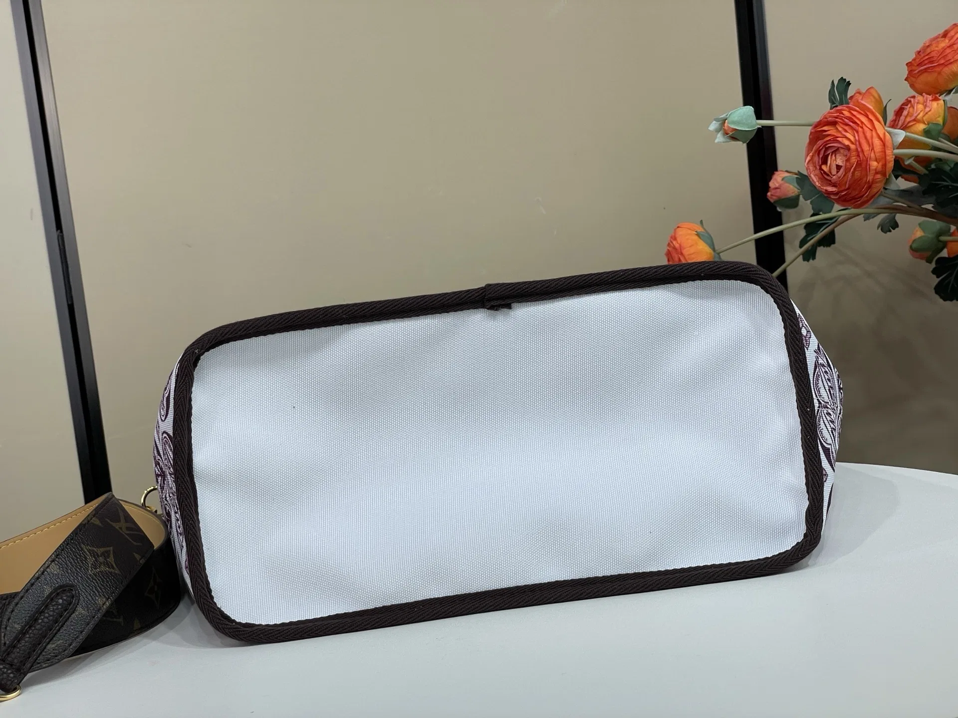 LV 27FW VCICDVH 047 숄더백 8