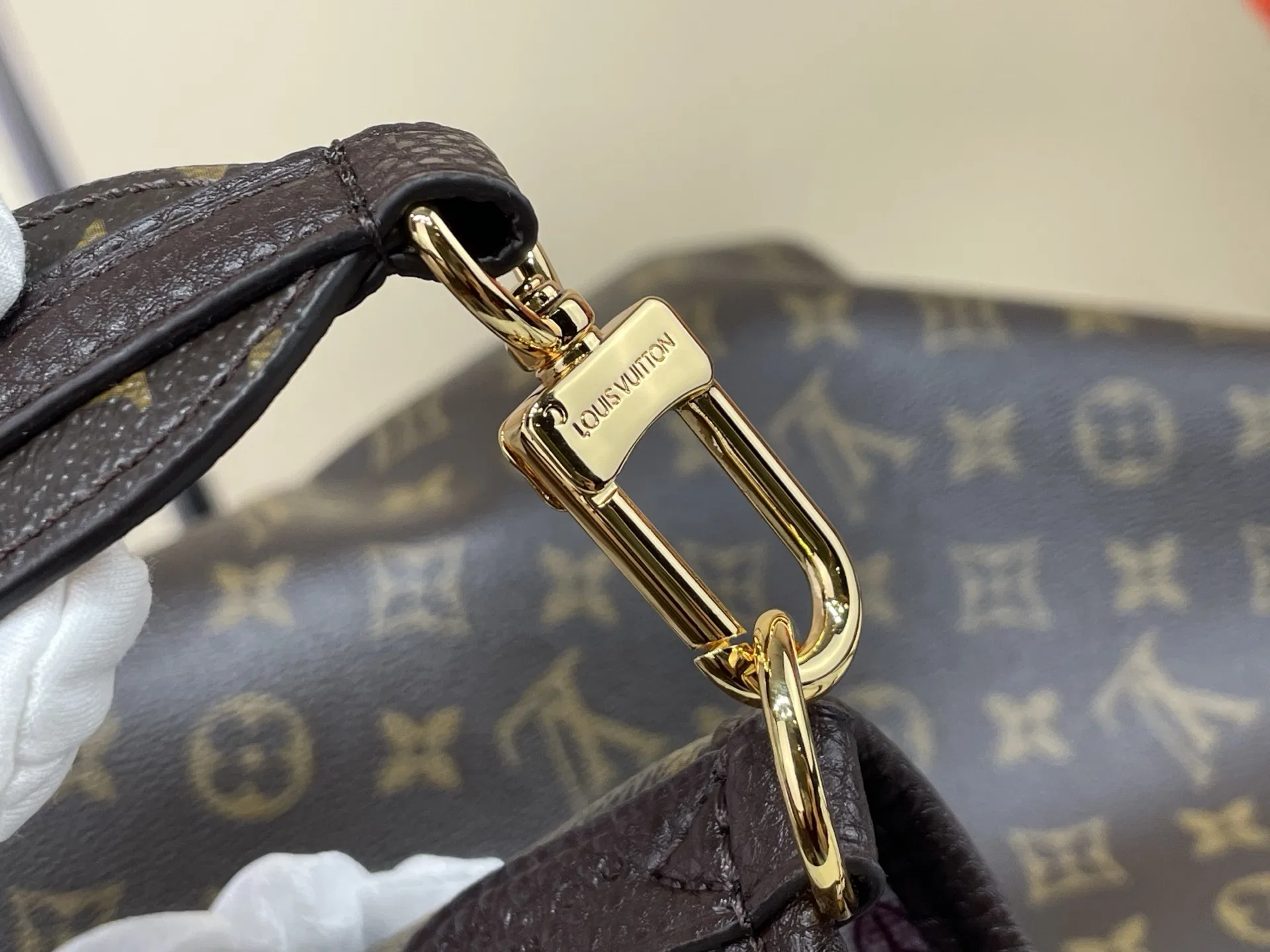 LV 27FW VCICDVH 047 숄더백 9