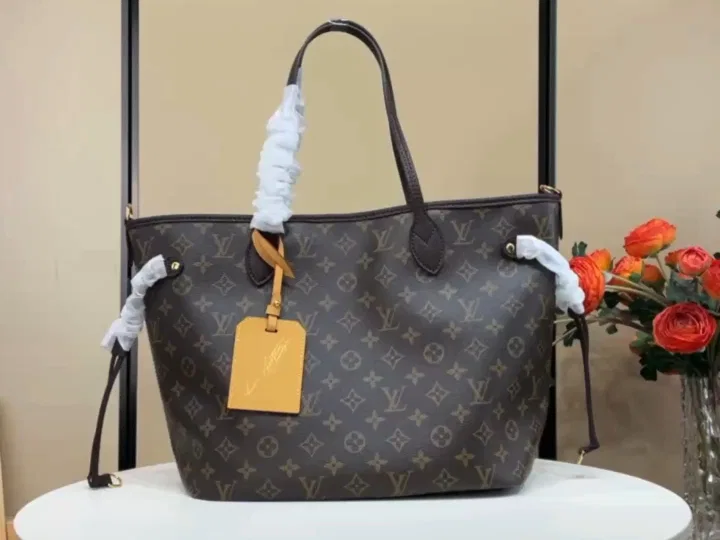 LV 27FW VCICDVH 047 숄더백 10