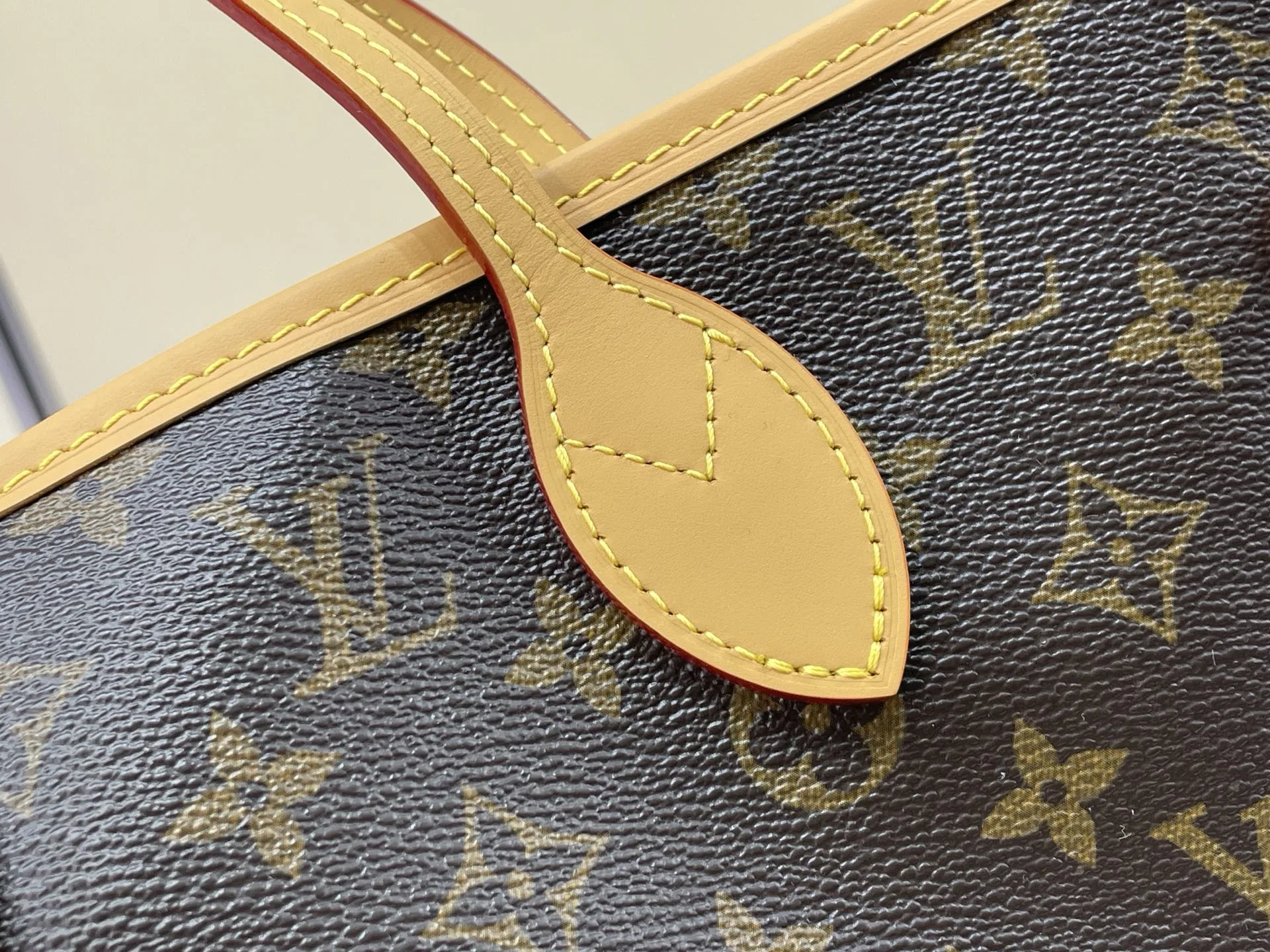 LV 27FW VCICDVH 047 숄더백 17