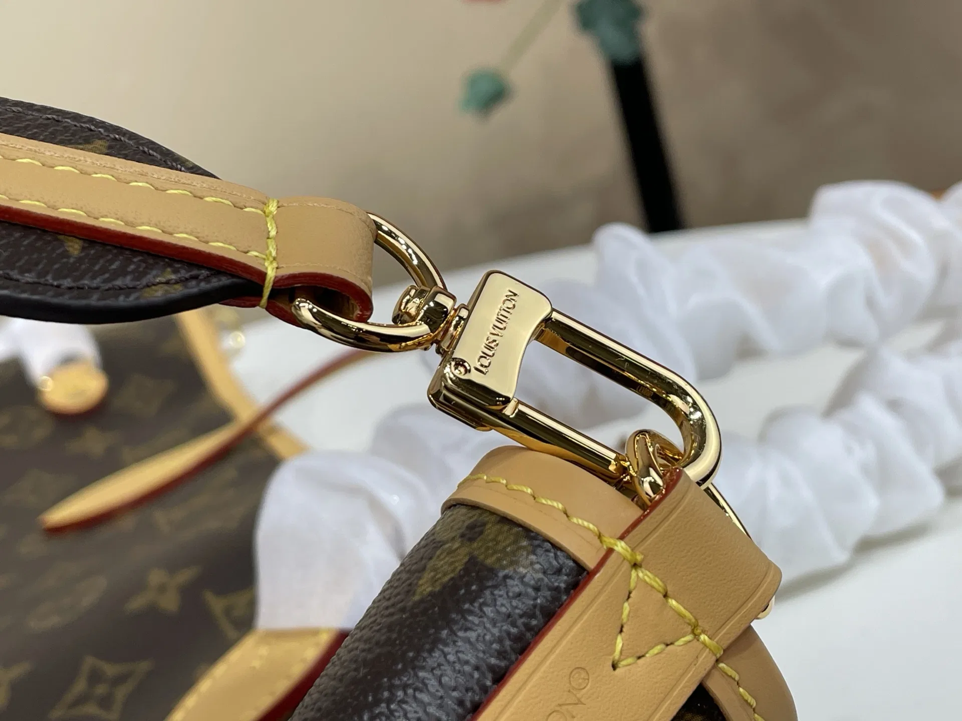 LV 27FW VCICDVH 047 숄더백 19