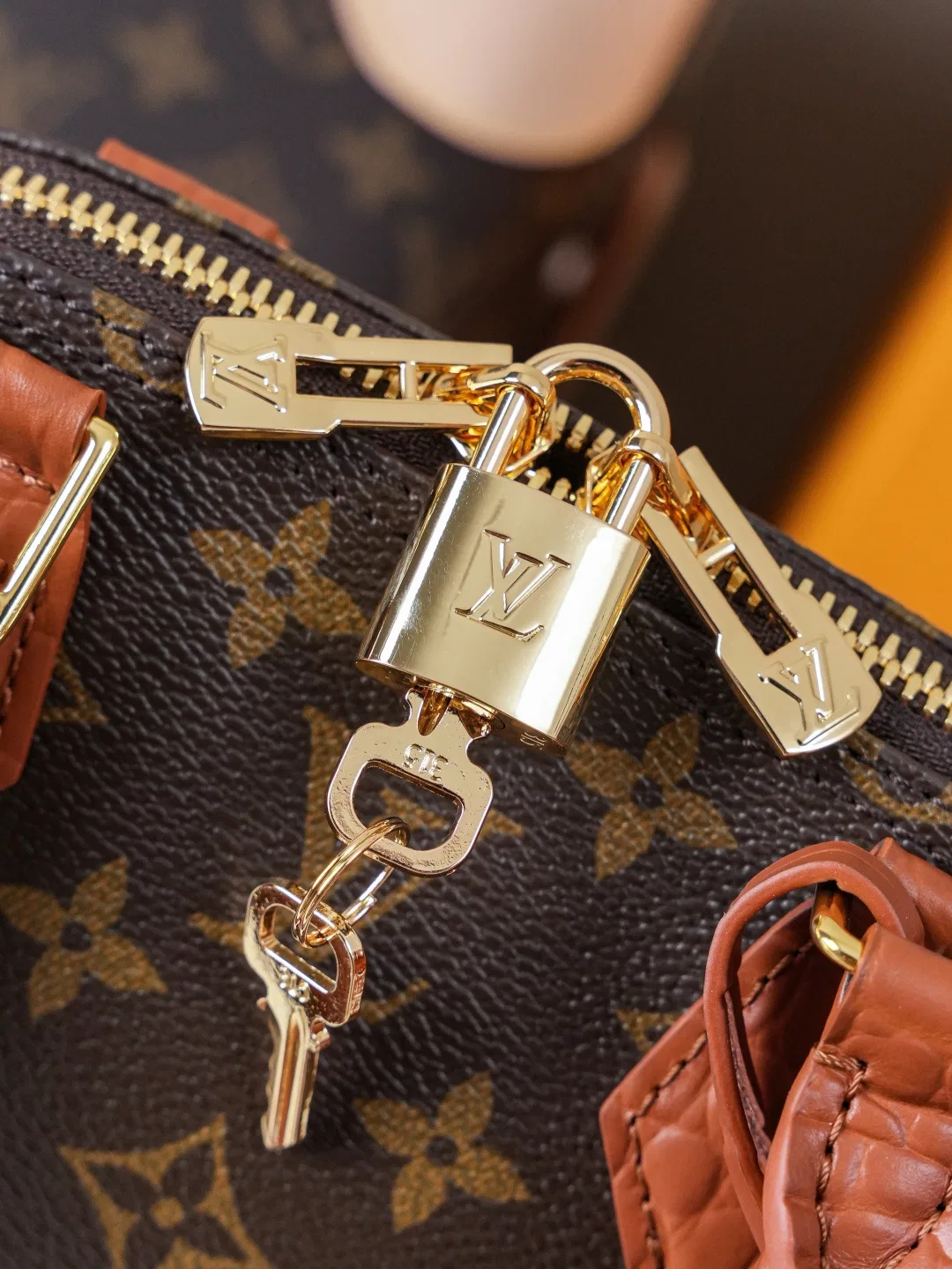 LV 27FW VCICDVH 057 토트백 7