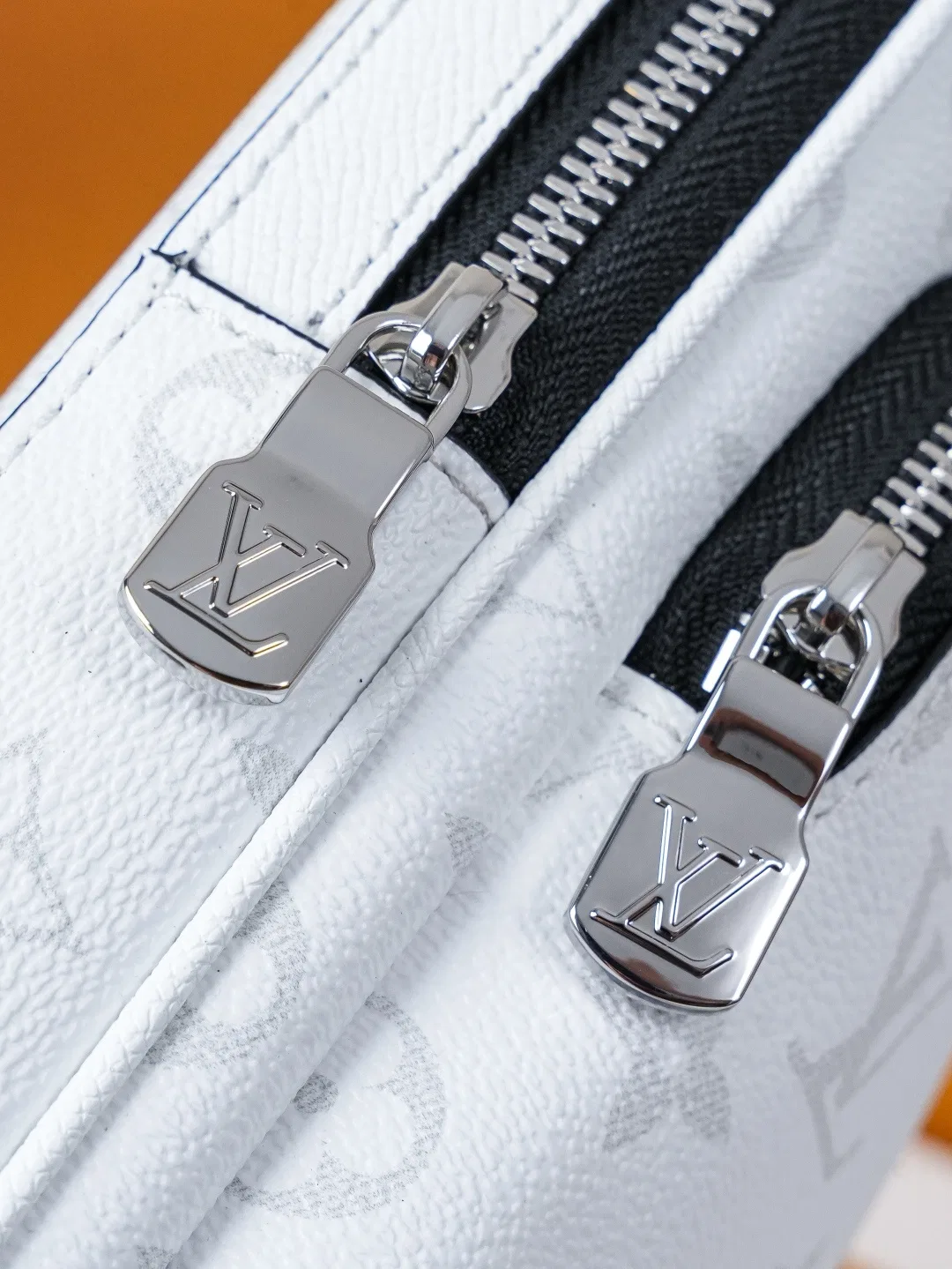 LV 27FW VCICDVH 059 크로스백 7