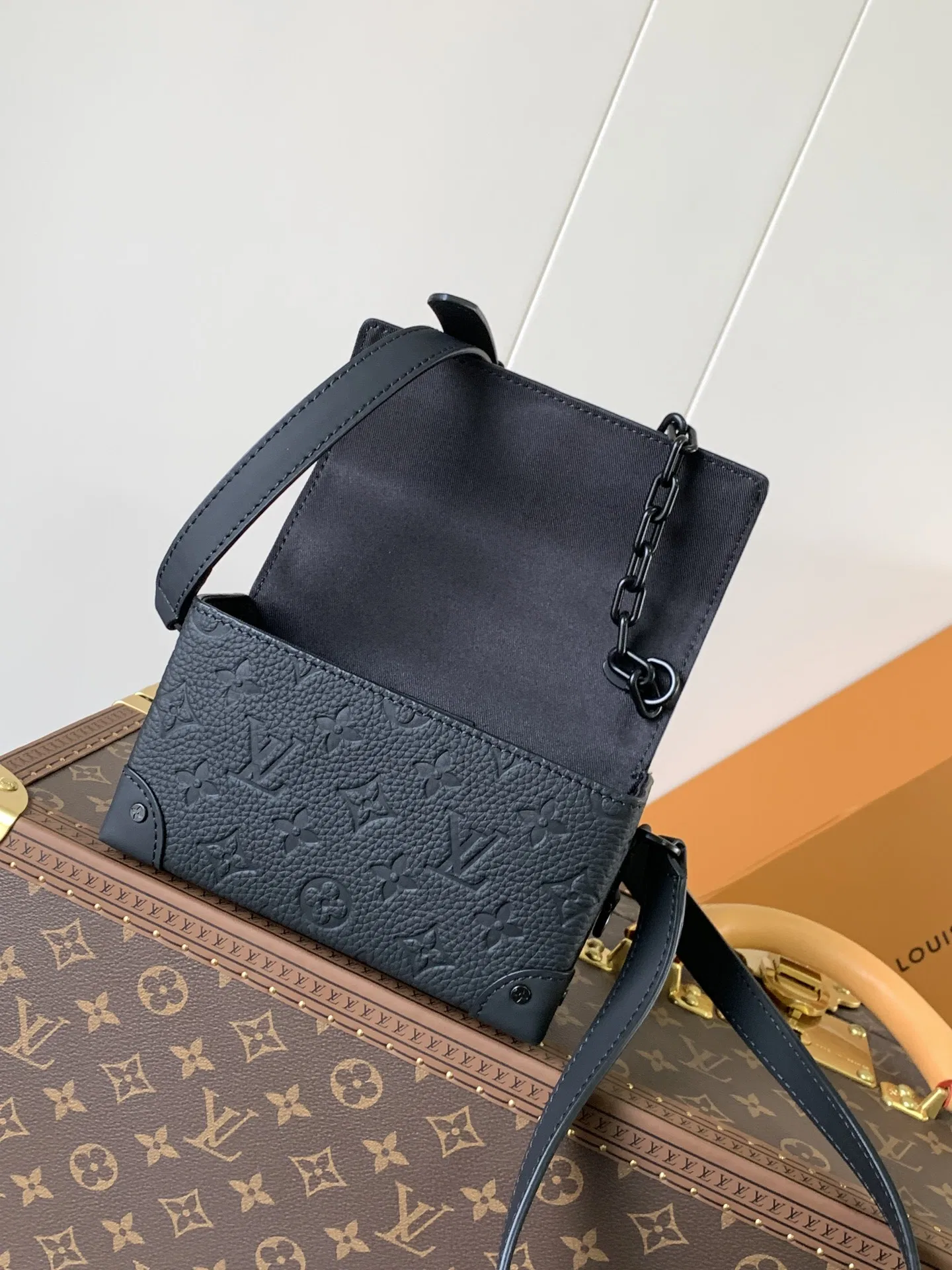 LV 27FW VCICDVH 063 크로스백 7