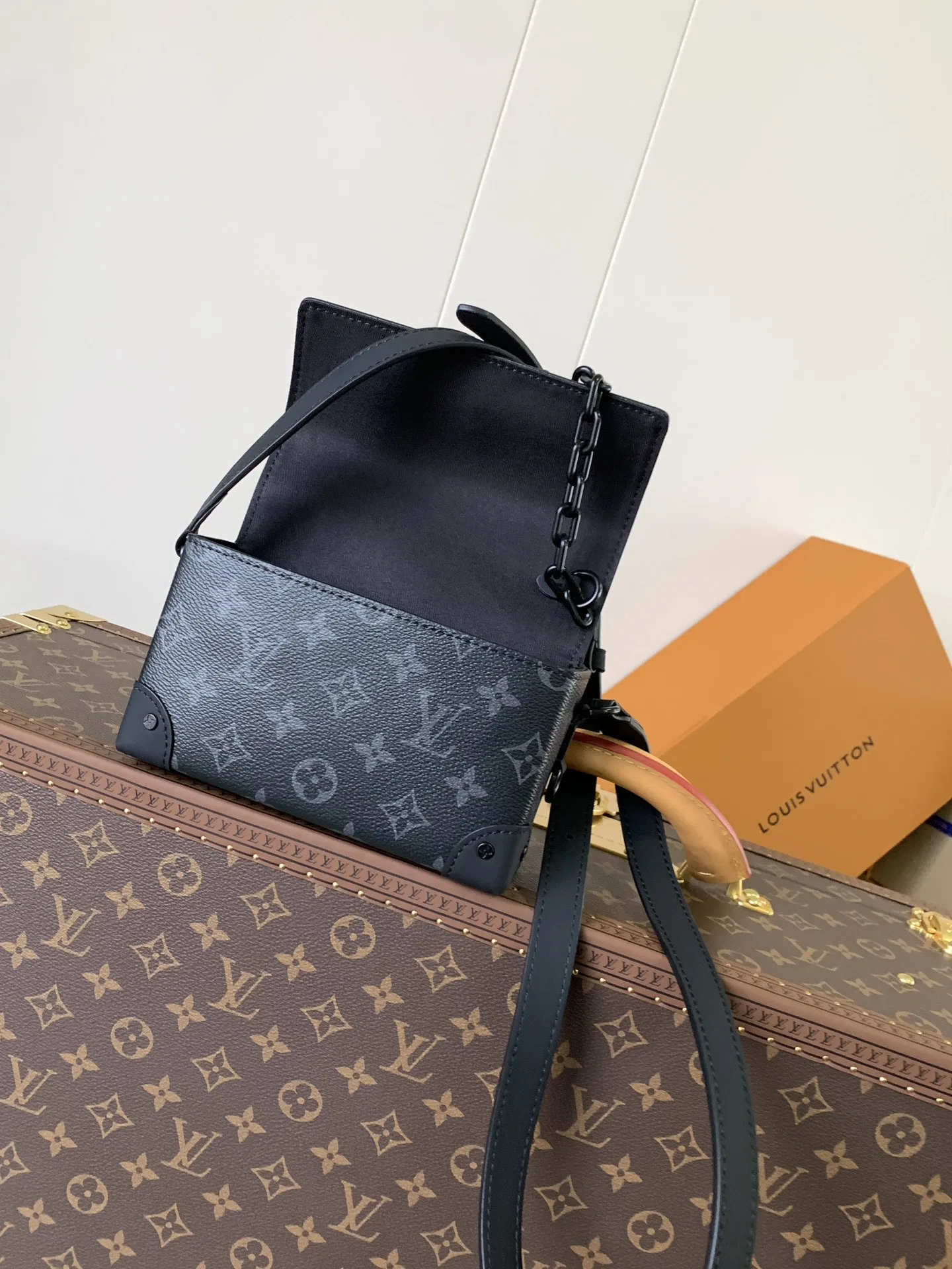 LV 27FW VCICDVH 064 크로스백 7