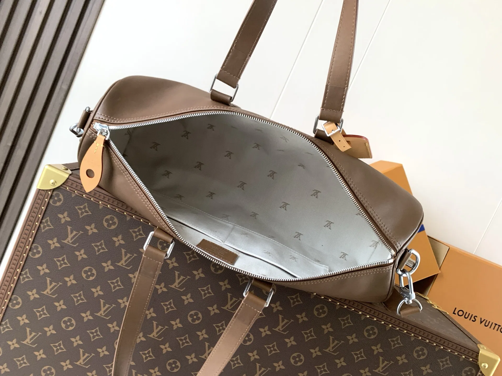 LV 27FW VCICDVH 065 토트백 8