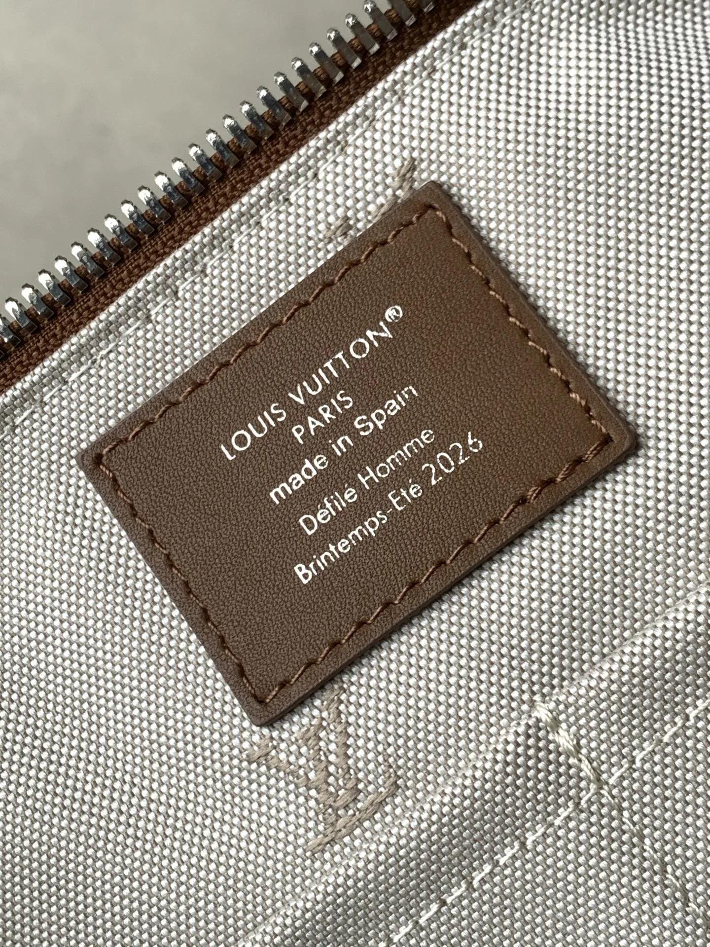 LV 27FW VCICDVH 065 토트백 9
