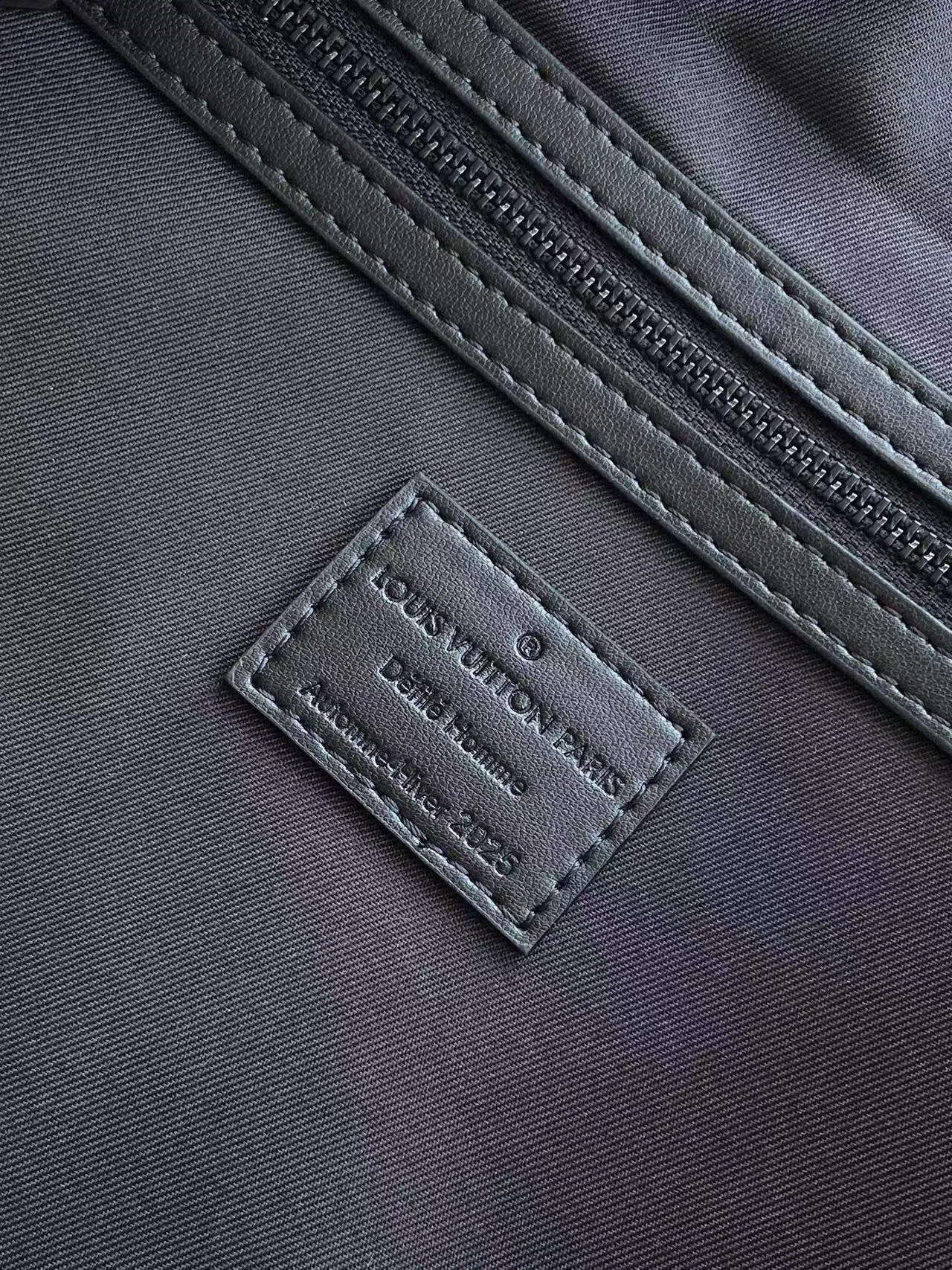 LV 27FW VCICDVH 067 토트백 18