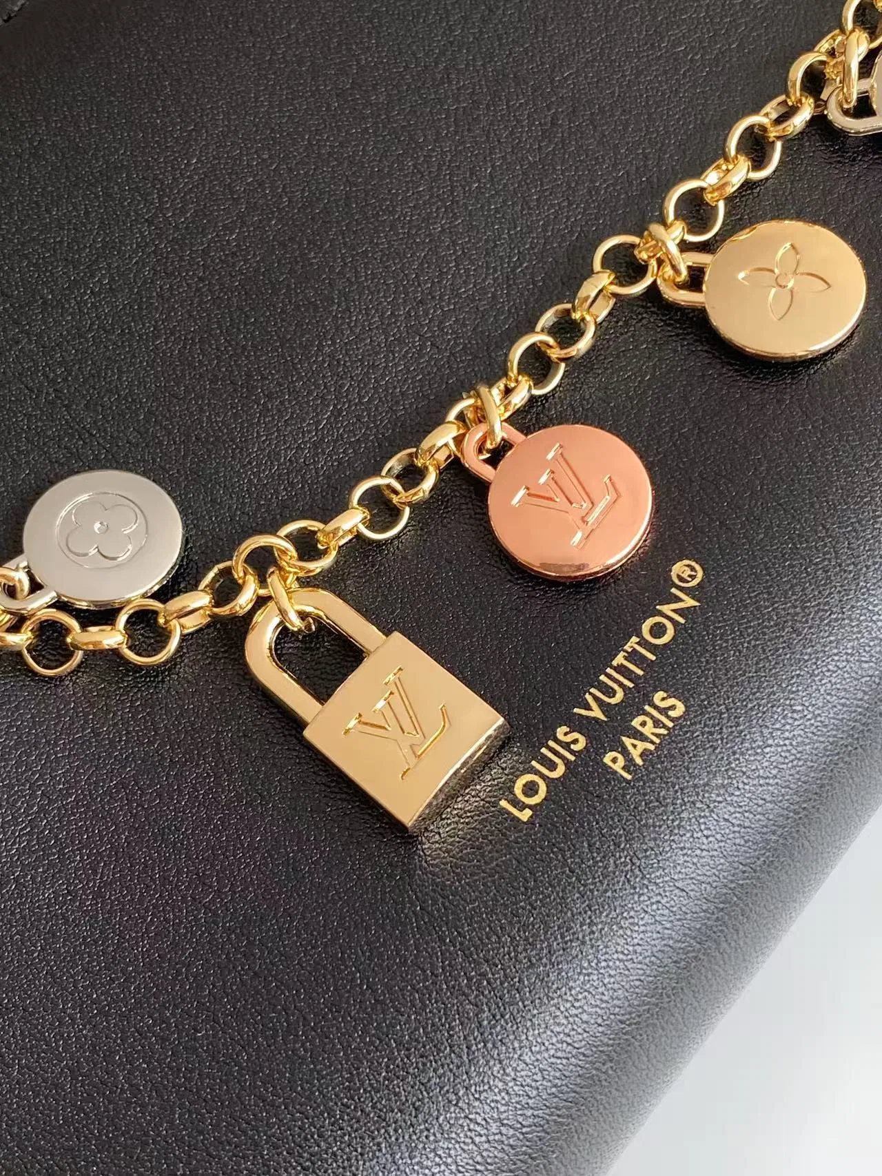 LV 27FW VCICDVH 068 미니백 15