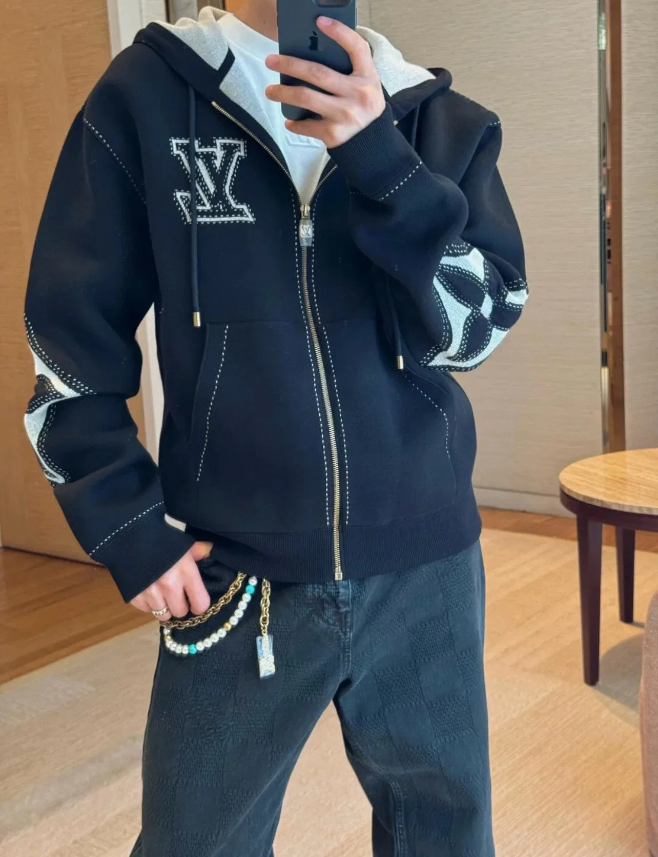 LV 27FW VVEHJZL 002 데님팬츠 10