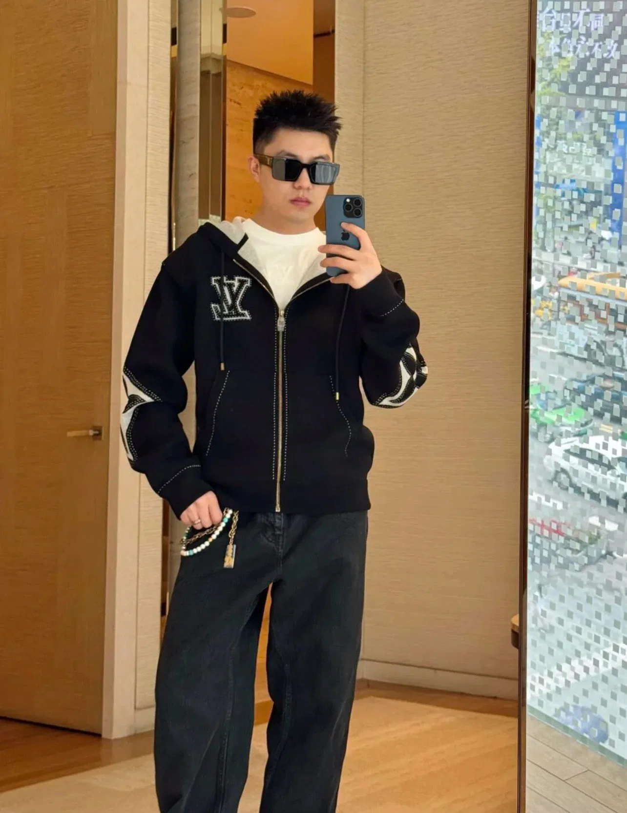 LV 27FW VVEHJZL 002 데님팬츠 11
