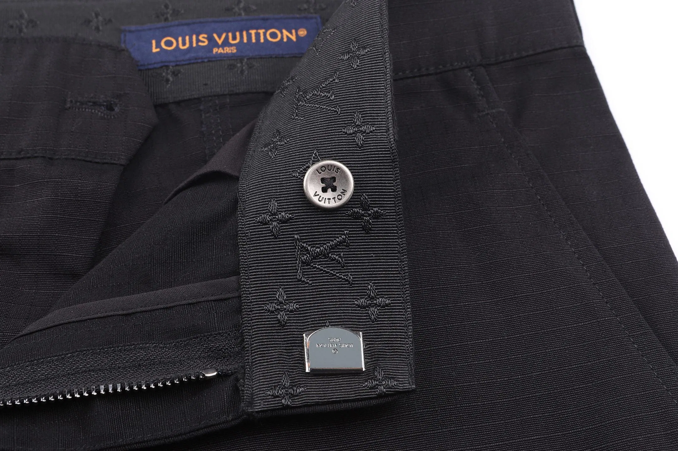 LV 27FW VVEHJZL 004 숏츠 15