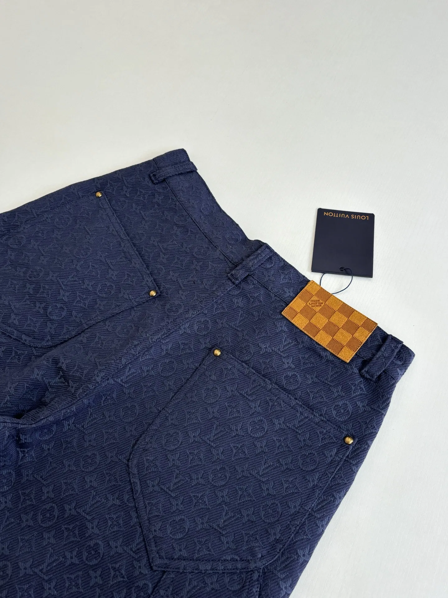 LV 27FW VVEHJZL 007 데님숏츠 9