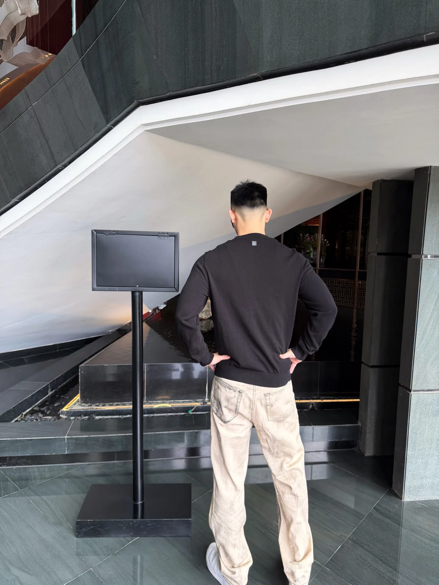 LV 27FW VVEHJZL 012 니트 9