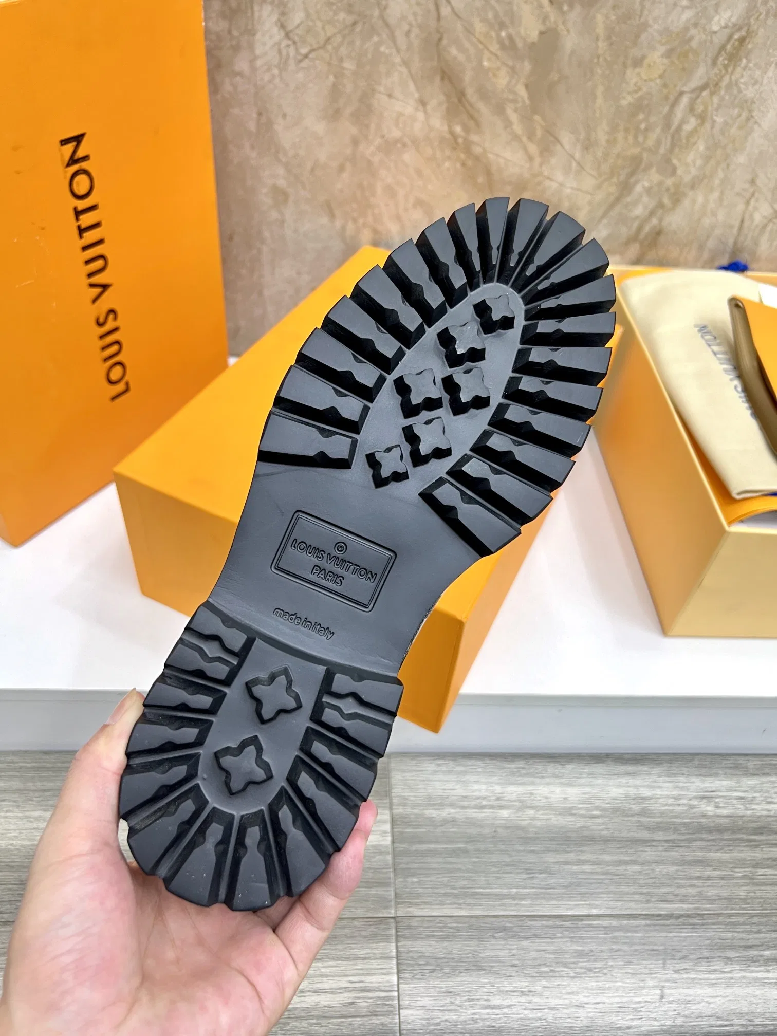 LV 27FW WBOJRAP 024 구두 8