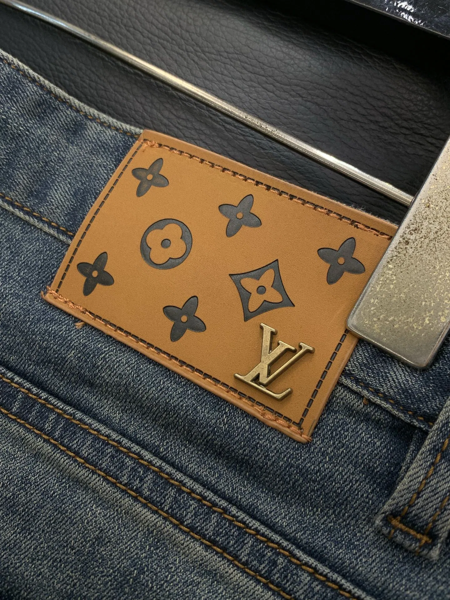 LV 27FW WBOJRAP 028 데님팬츠 8
