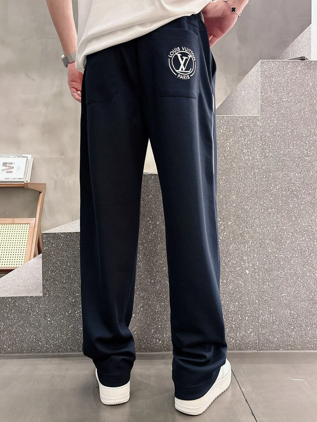 LV 27FW WBOJRAP 044 스웻팬츠 10