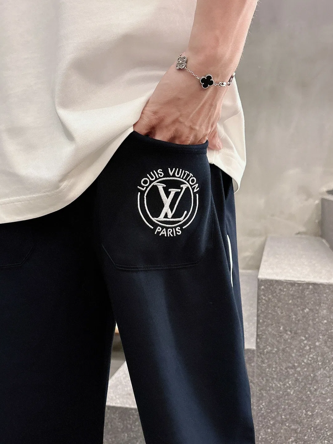 LV 27FW WBOJRAP 044 스웻팬츠 15