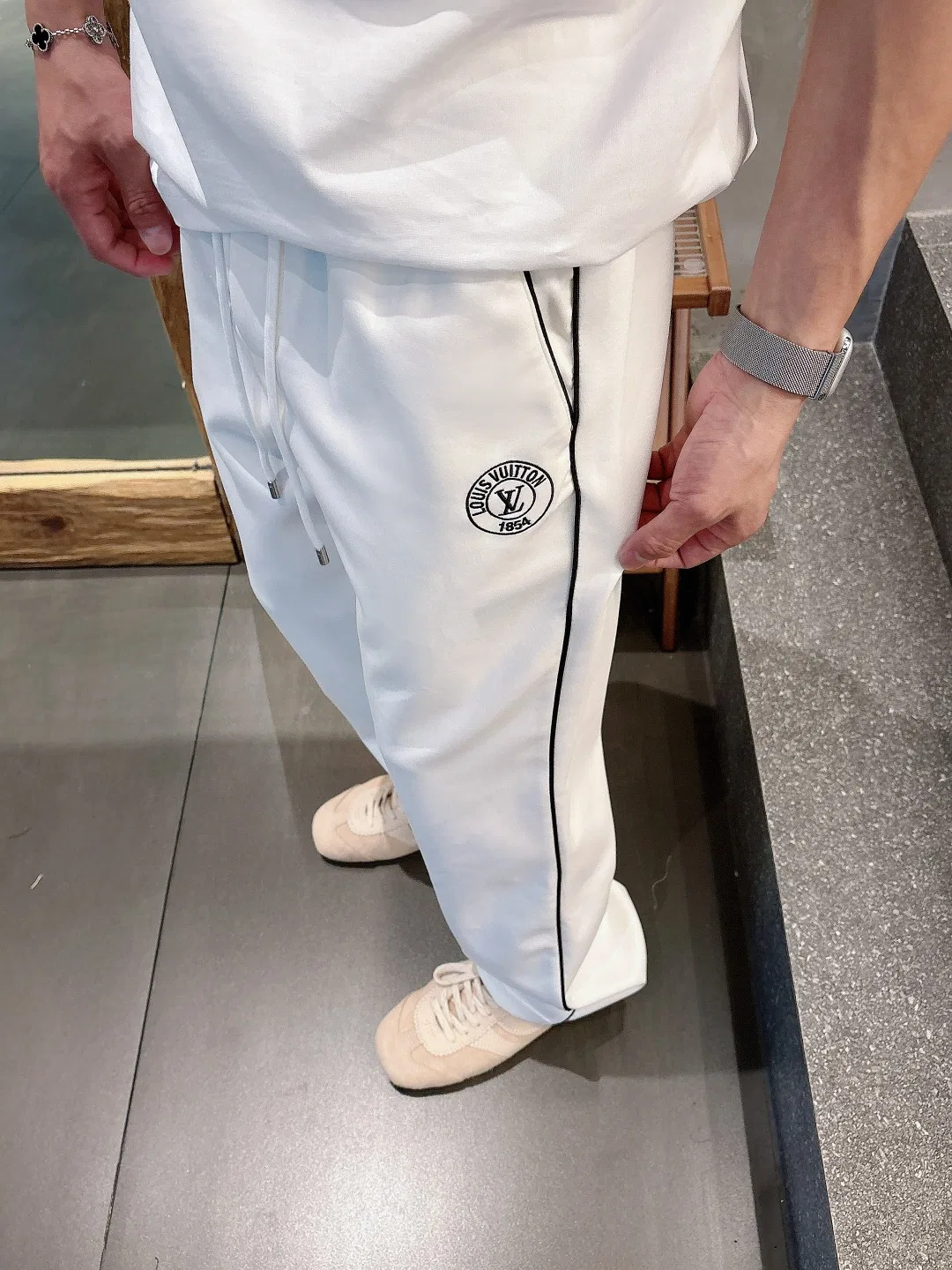 LV 27FW WBOJRAP 044 스웻팬츠 19