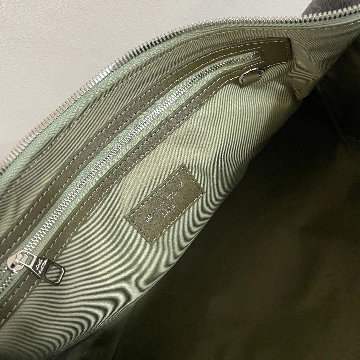 LV 27FW WBOJRAP 067 토트백 9