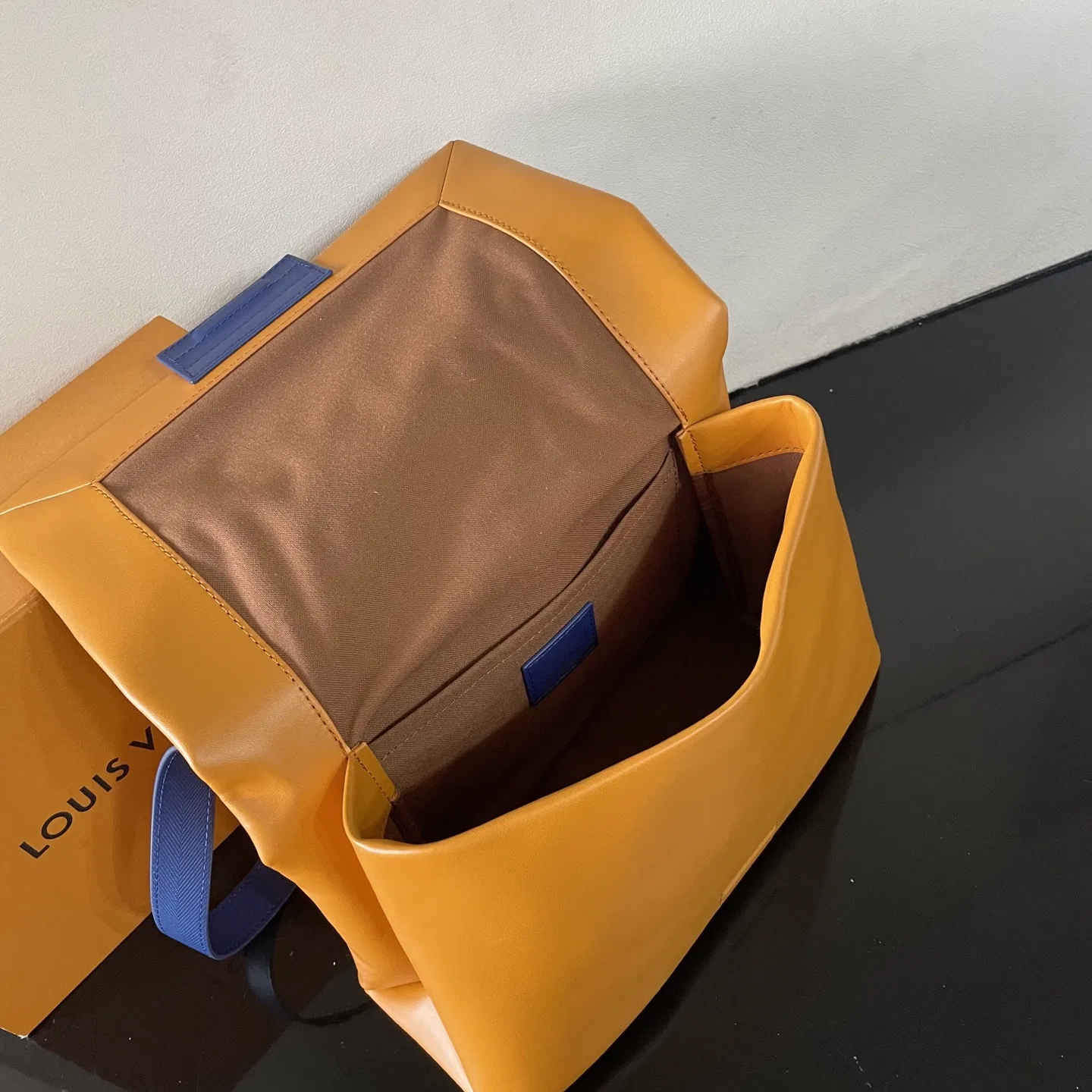 LV 27FW WBOJRAP 069 크로스백 8