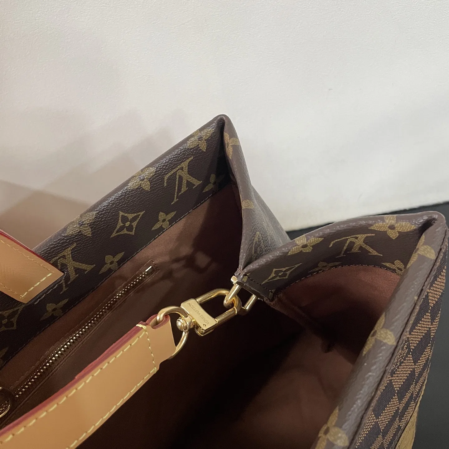 LV 27FW WBOJRAP 070 토트백 7