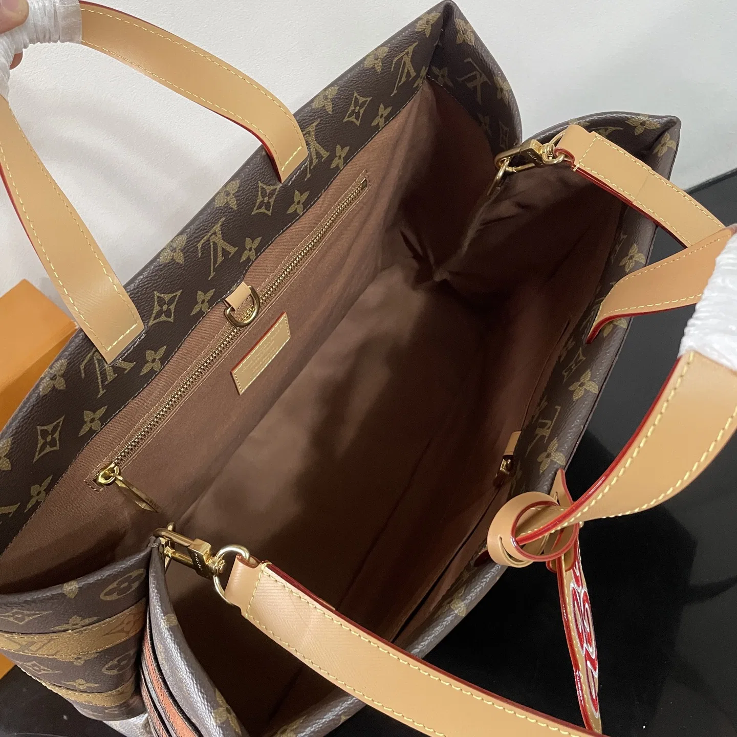 LV 27FW WBOJRAP 070 토트백 8