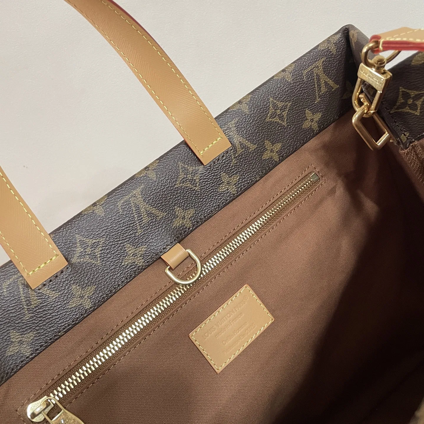 LV 27FW WBOJRAP 070 토트백 9