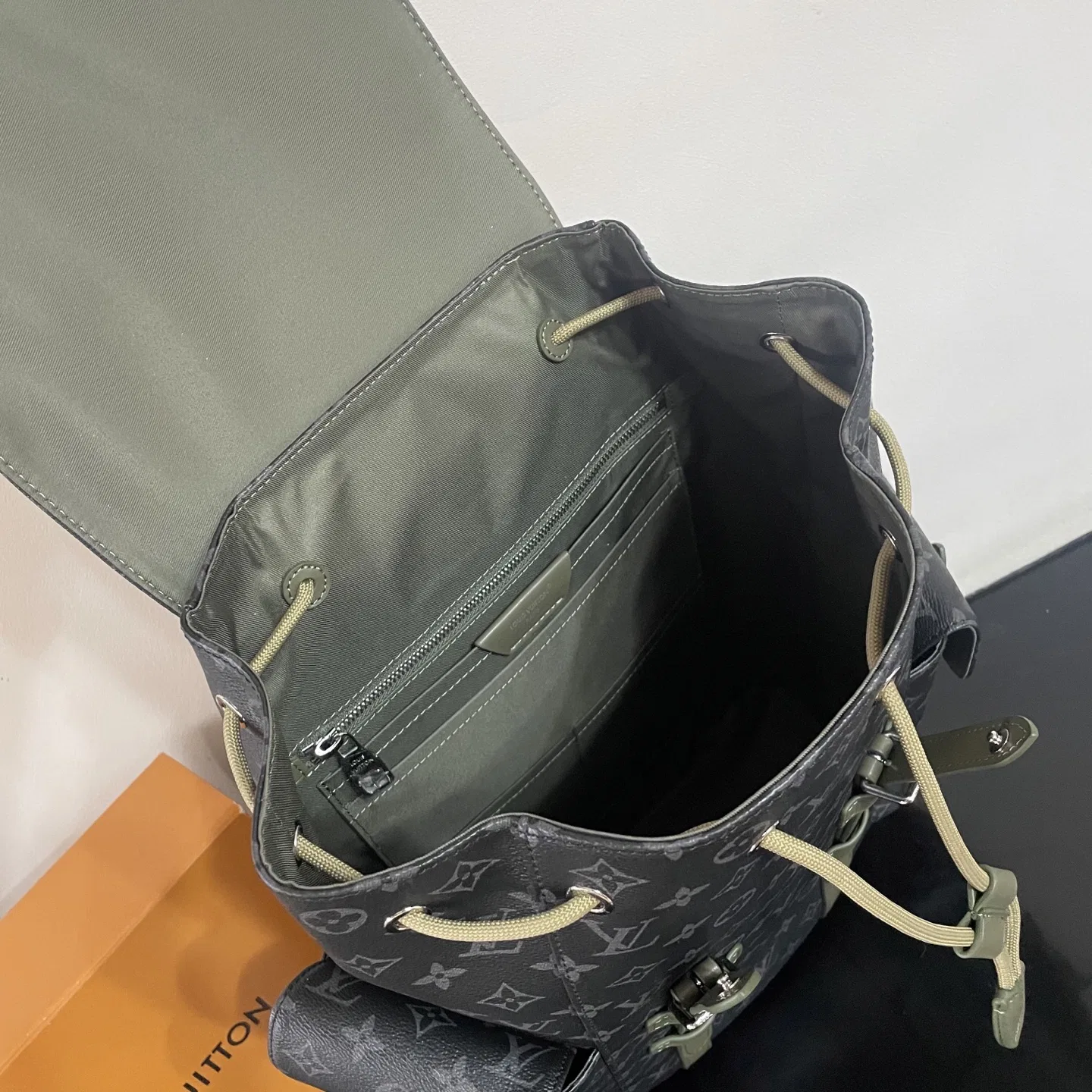 LV 27FW WBOJRAP 072 백팩 8