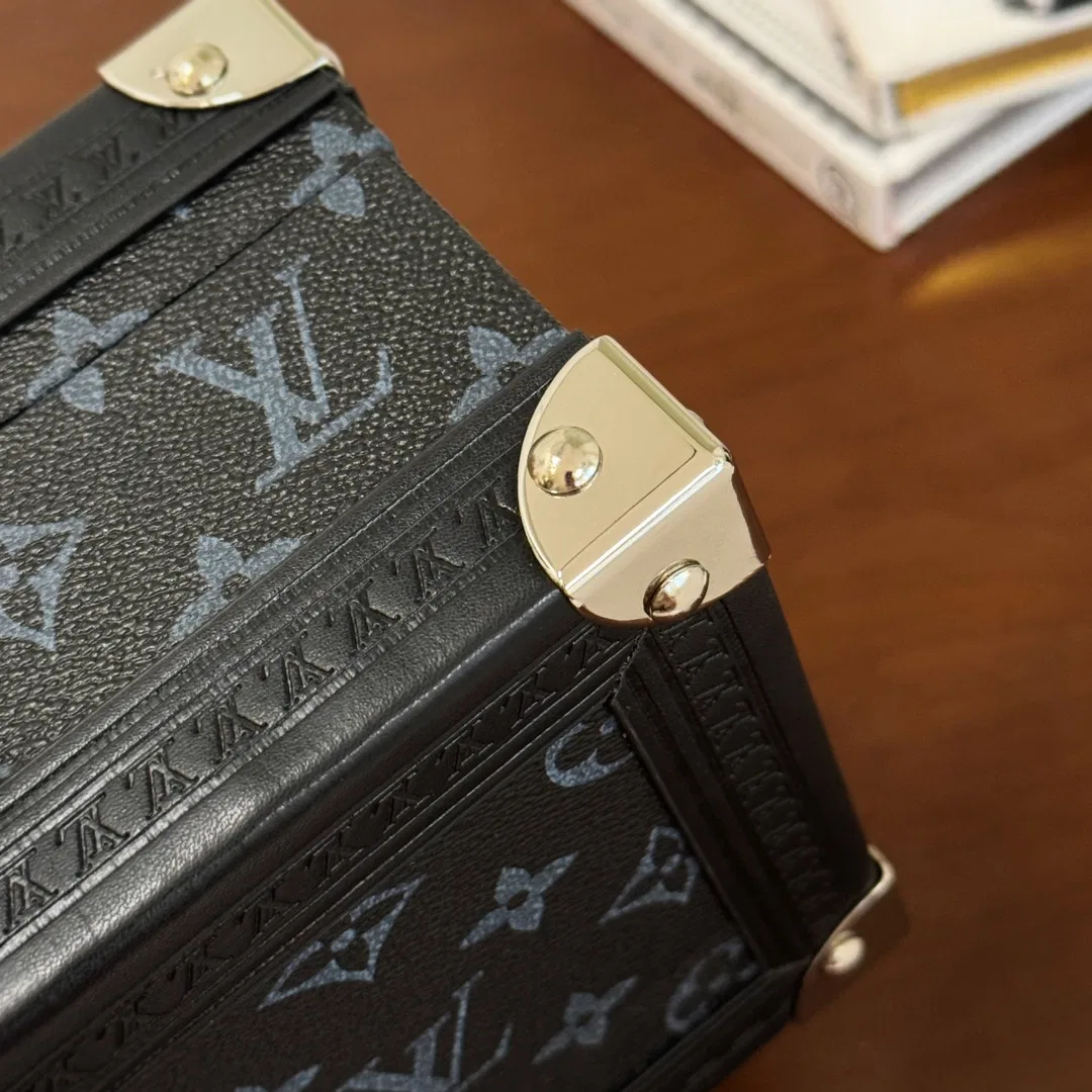 LV 27FW XEHAOGK 008 휴지케이스 18