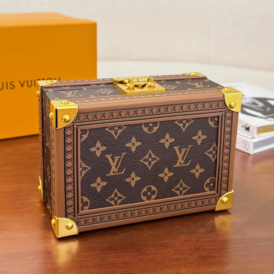 LV 27FW XEHAOGK 008 휴지케이스 29
