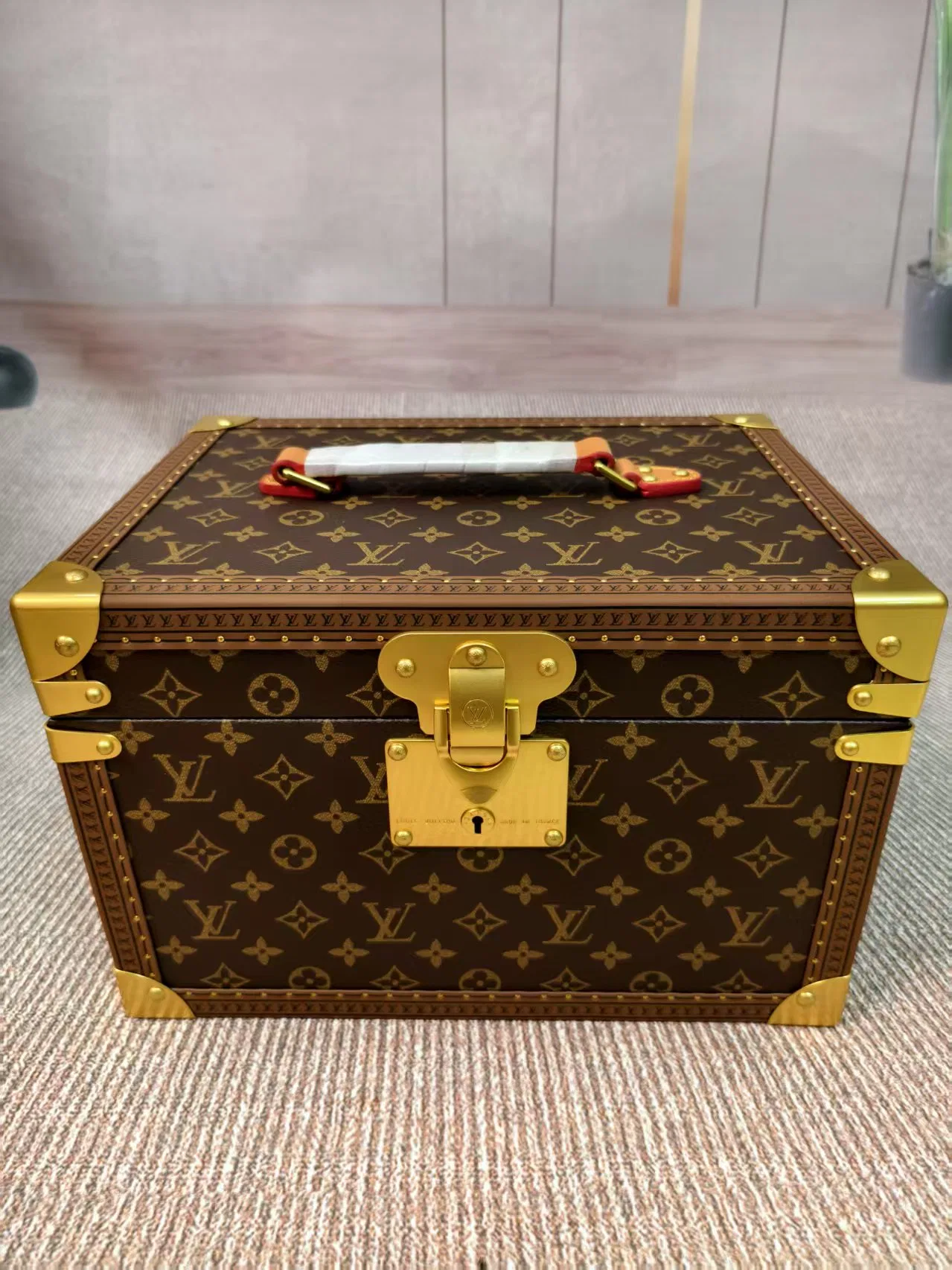 LV 27FW XHWLRED 003 시계보관함 8