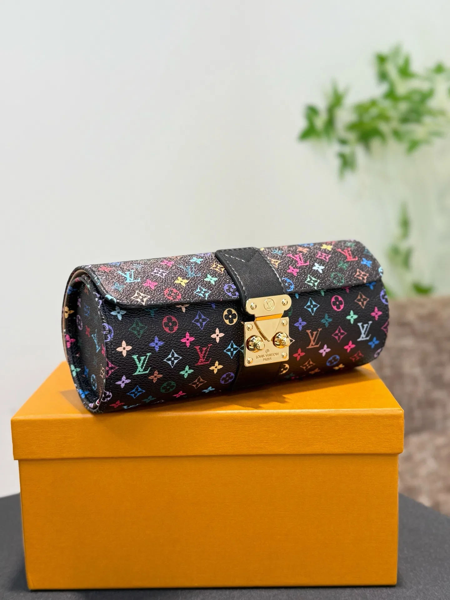LV 27FW XHWLRED 006 시계보관함 19