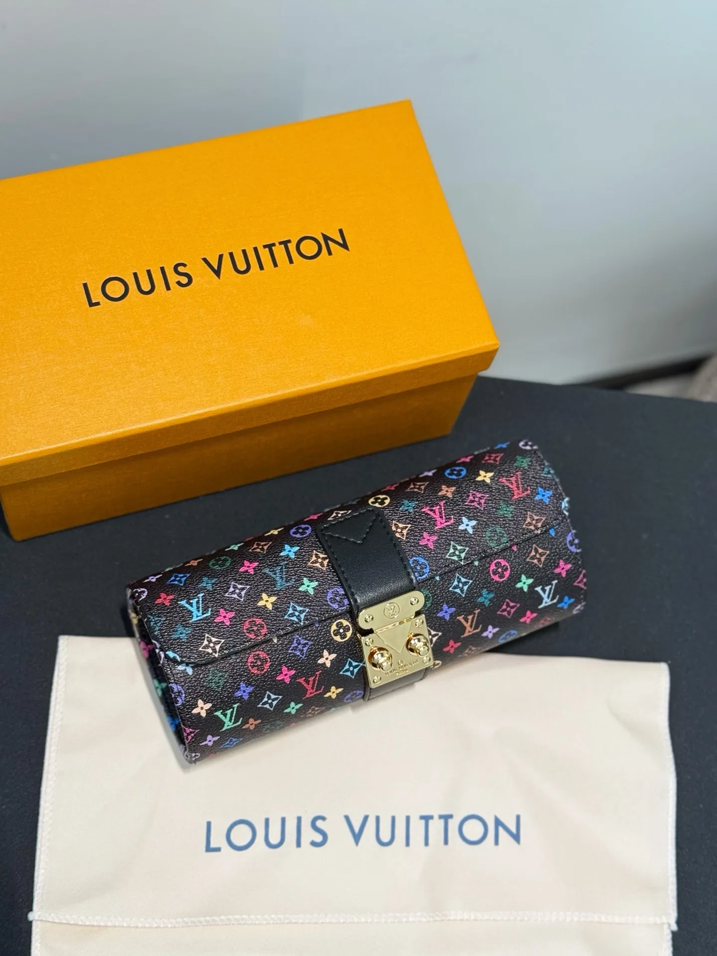 LV 27FW XHWLRED 006 시계보관함 20